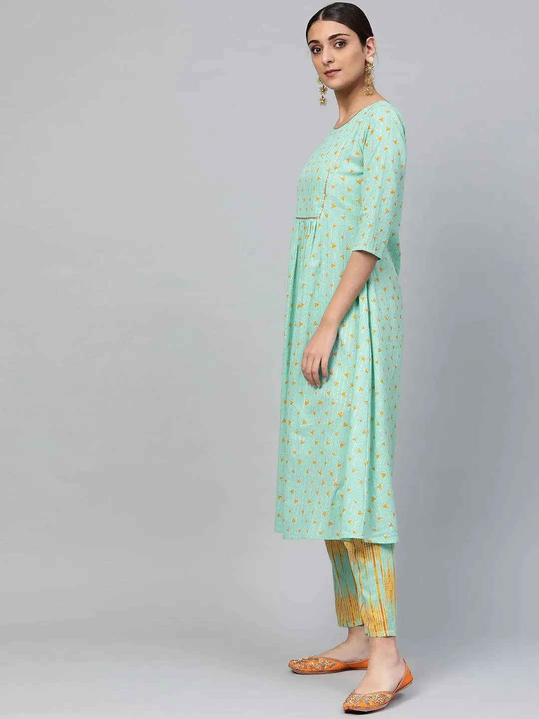 Green Printed Cotton A-Line Kurta With Trousers 
Green Printed Cotton A-Line Kurta With Trousers