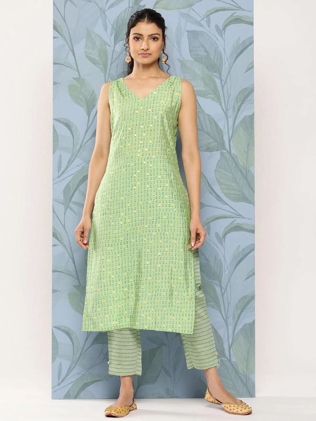 Green Printed Silk Blend Straight Kurta With Trousers
Green Printed Silk Blend Straight Kurta With Trousers