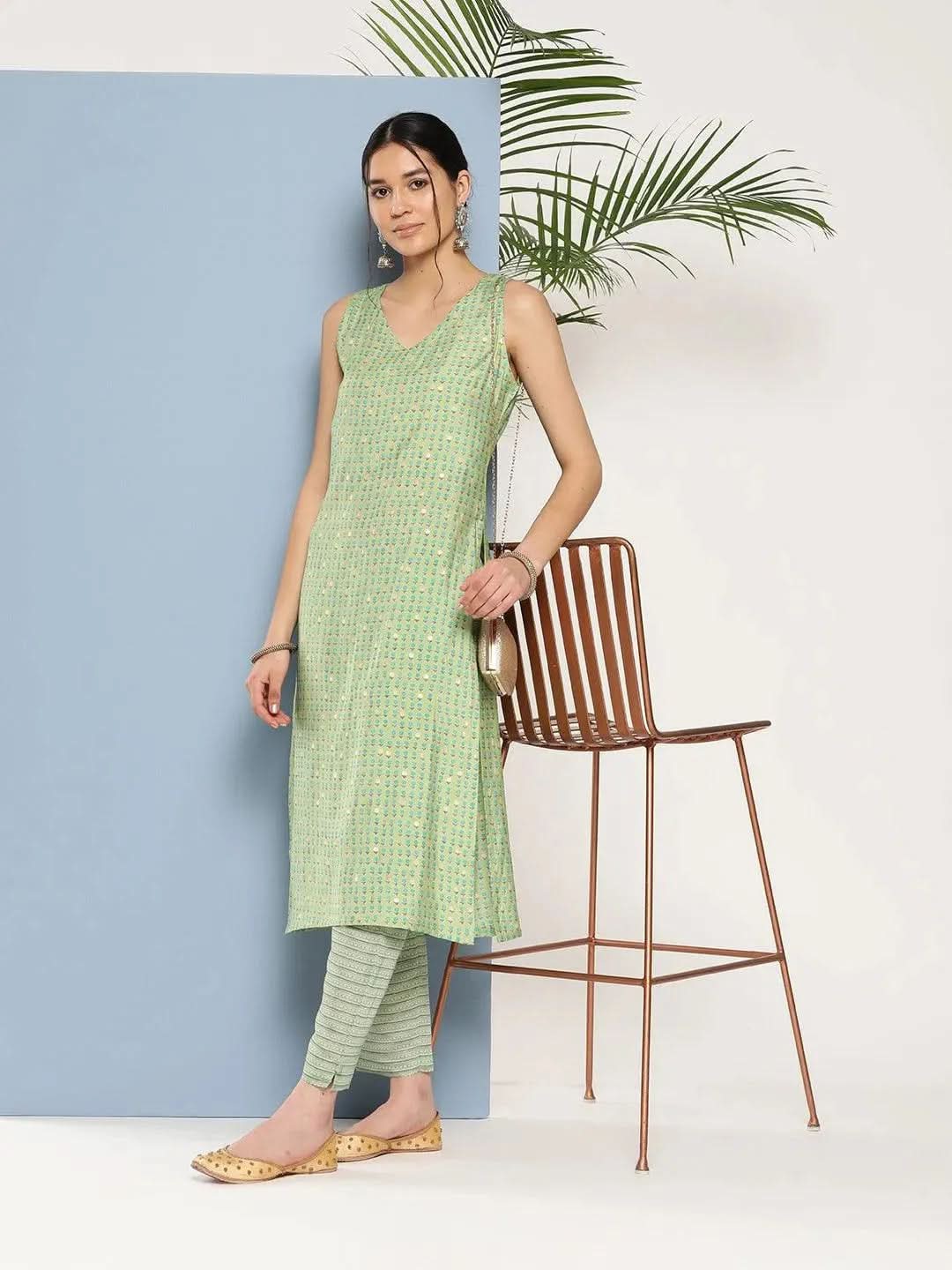 Green Printed Silk Straight Kurta
Green Printed Silk Straight Kurta