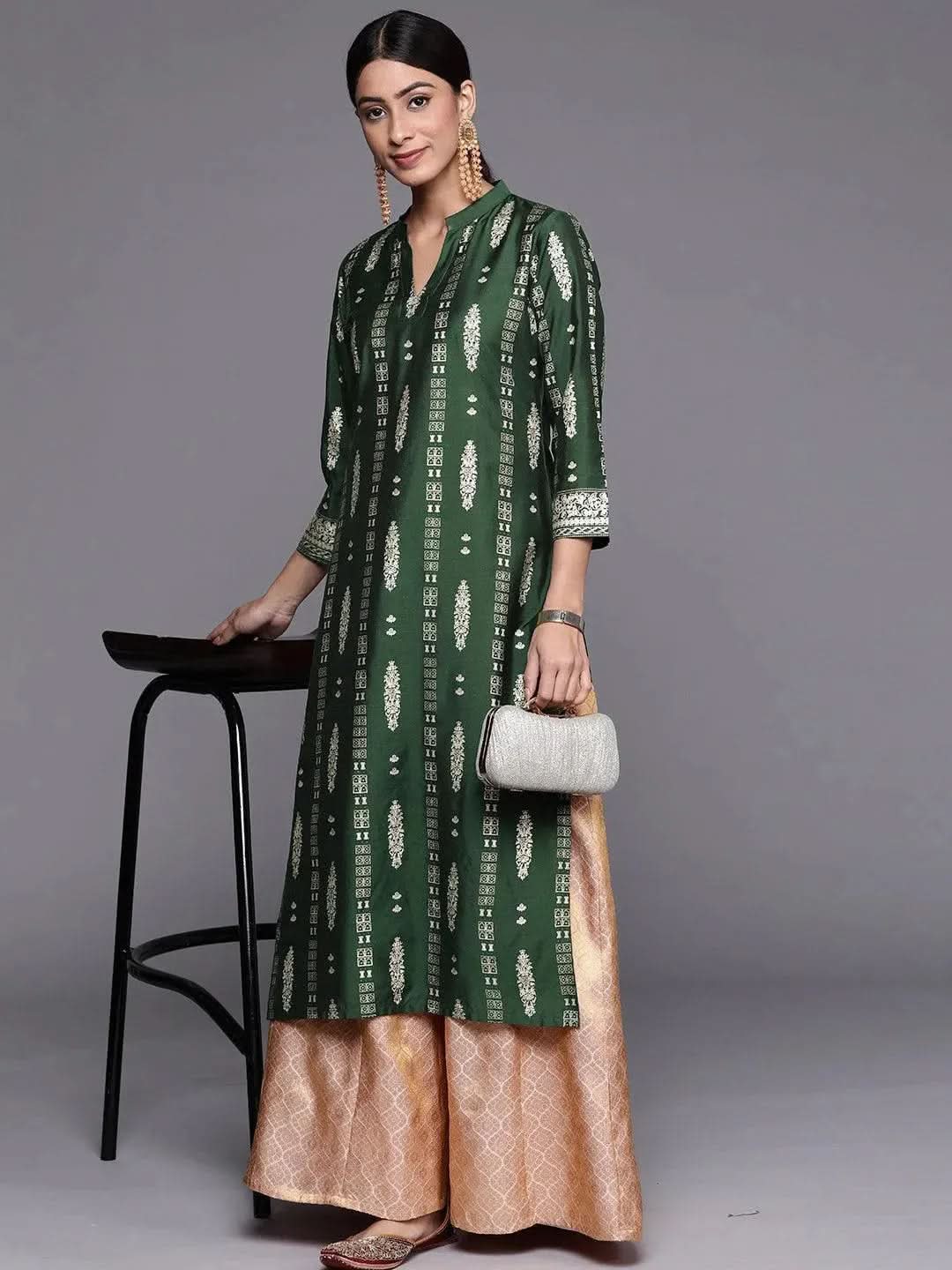 Green Printed Silk Straight Kurta 
Green Printed Silk Straight Kurta