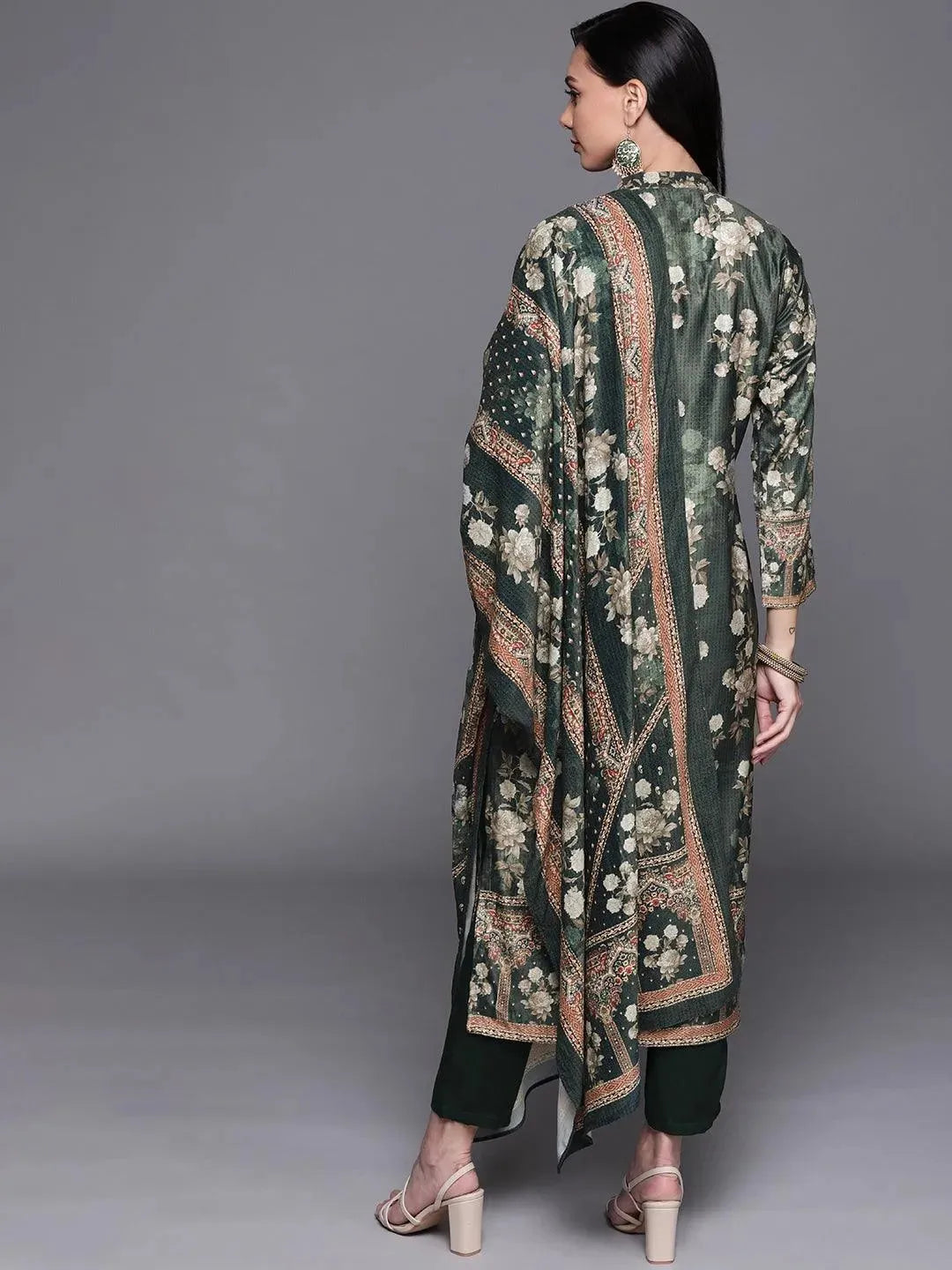 Green Printed Velvet Straight Kurta With Dupatta
Green Printed Velvet Straight Kurta With Dupatta