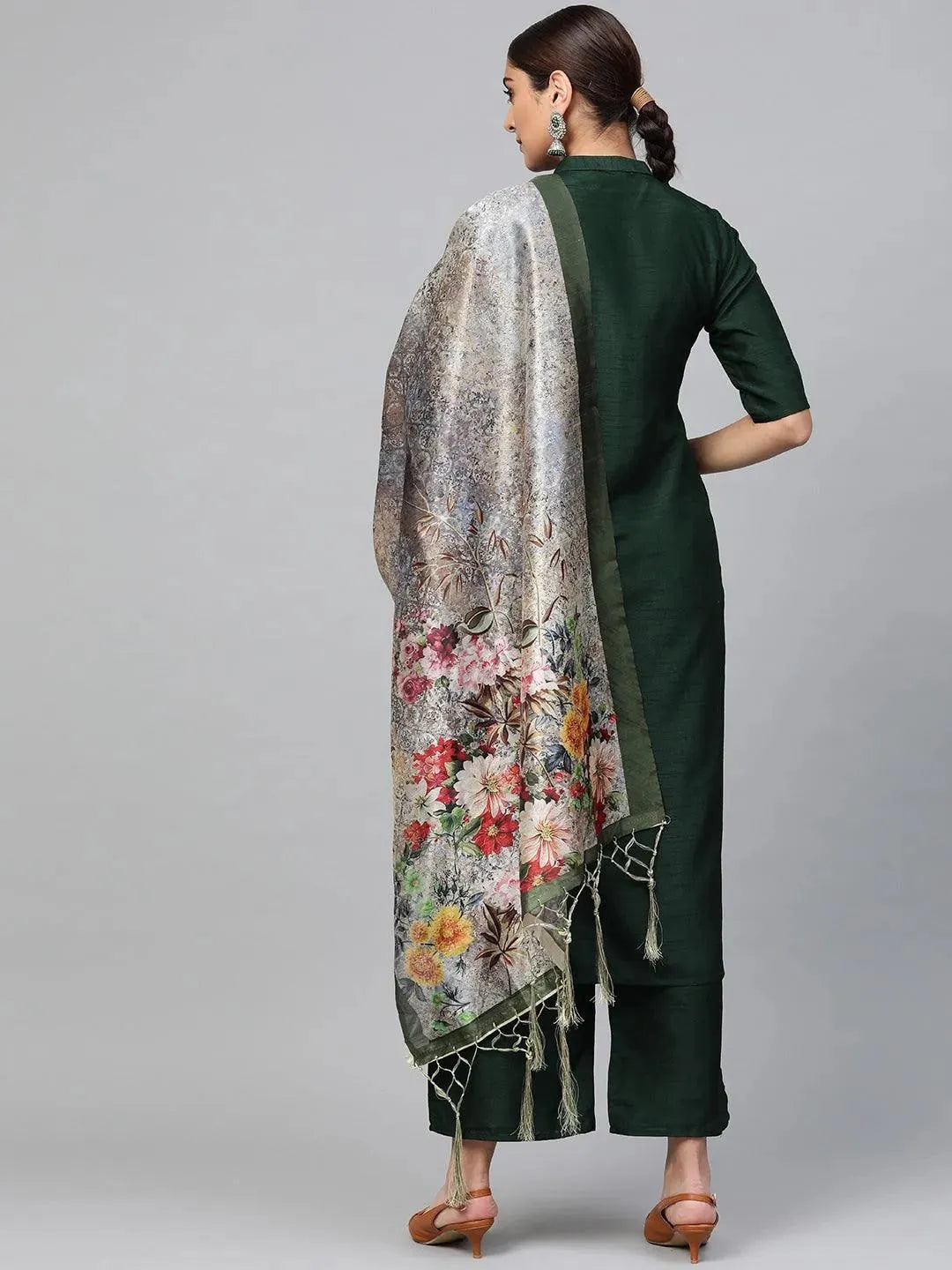 Green Solid Muslin Straight Kurta With Palazzos & Dupatta
Green Solid Muslin Straight Kurta With Palazzos & Dupatta
