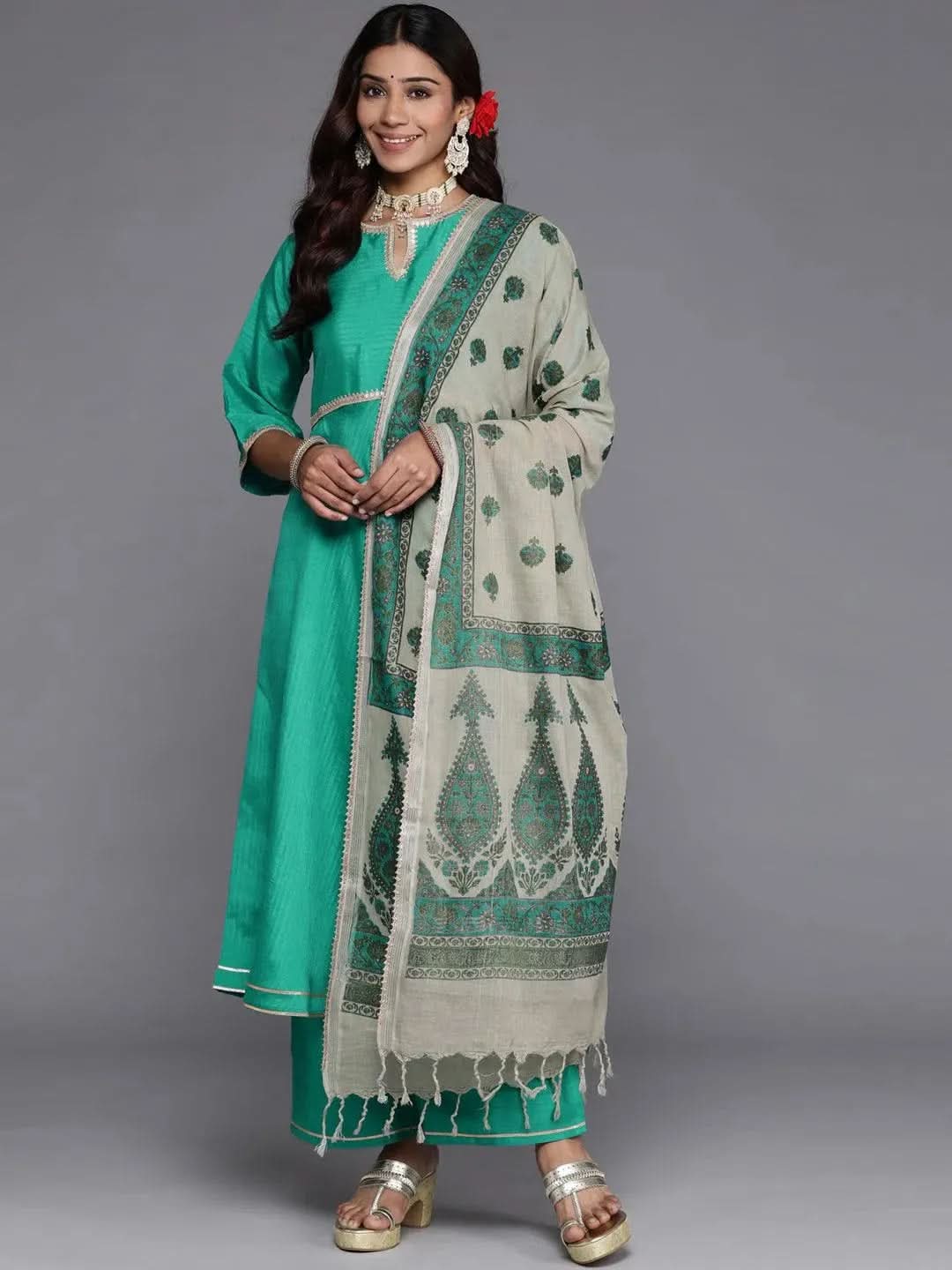 Green Solid Silk Blend Anarkali Kurta With Palazzos & Dupatta
Green Solid Silk Blend Anarkali Kurta With Palazzos & Dupatta