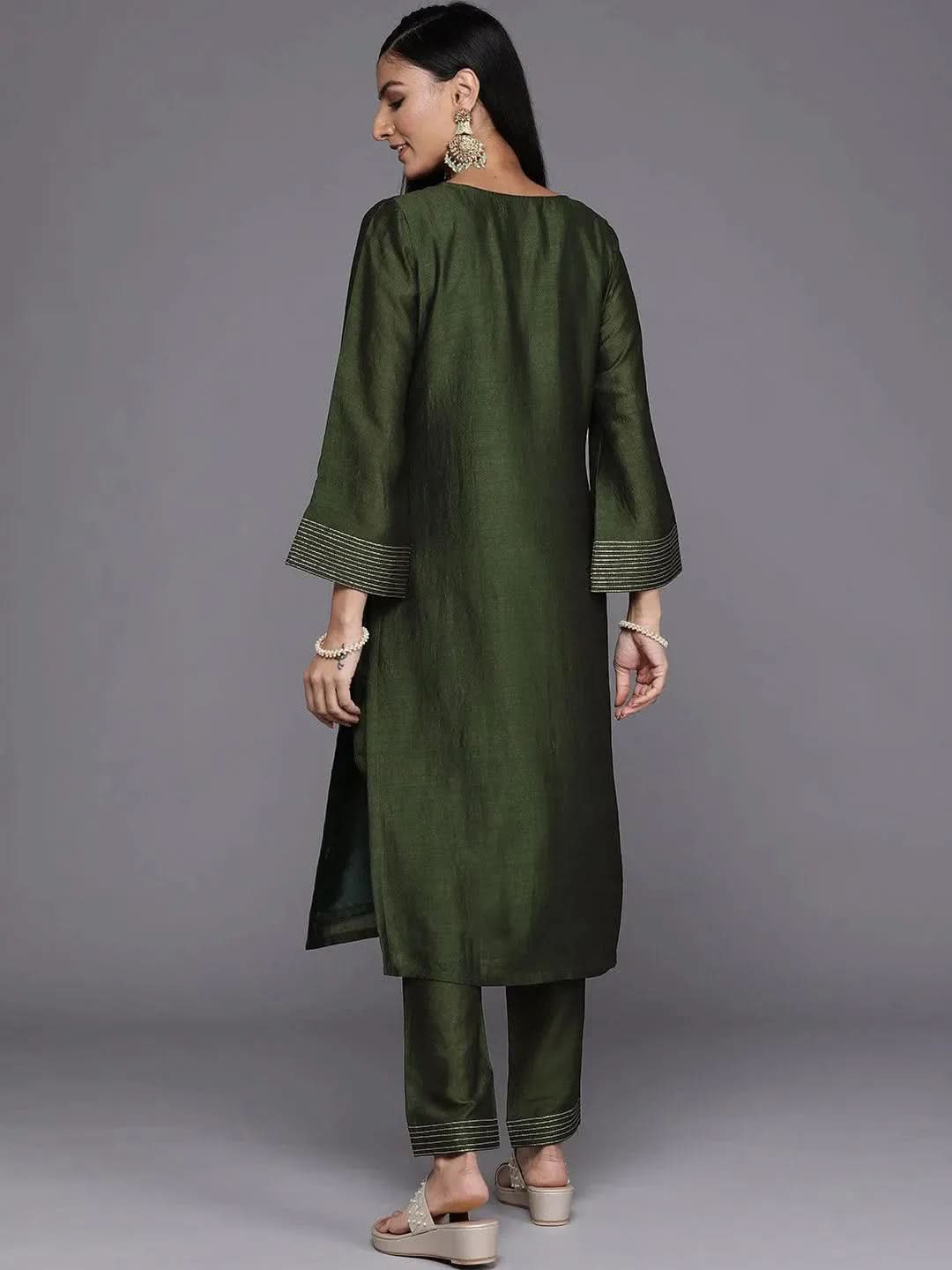 Green Solid Silk Straight Kurta
Green Solid Silk Straight Kurta