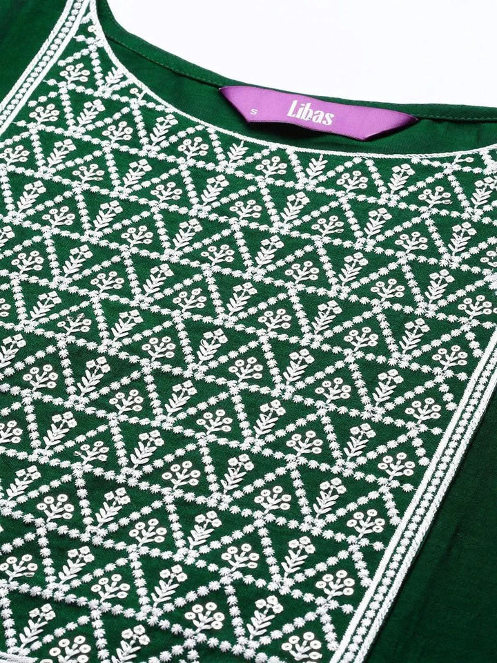 Green Yoke Design Silk Straight Kurta - Libas