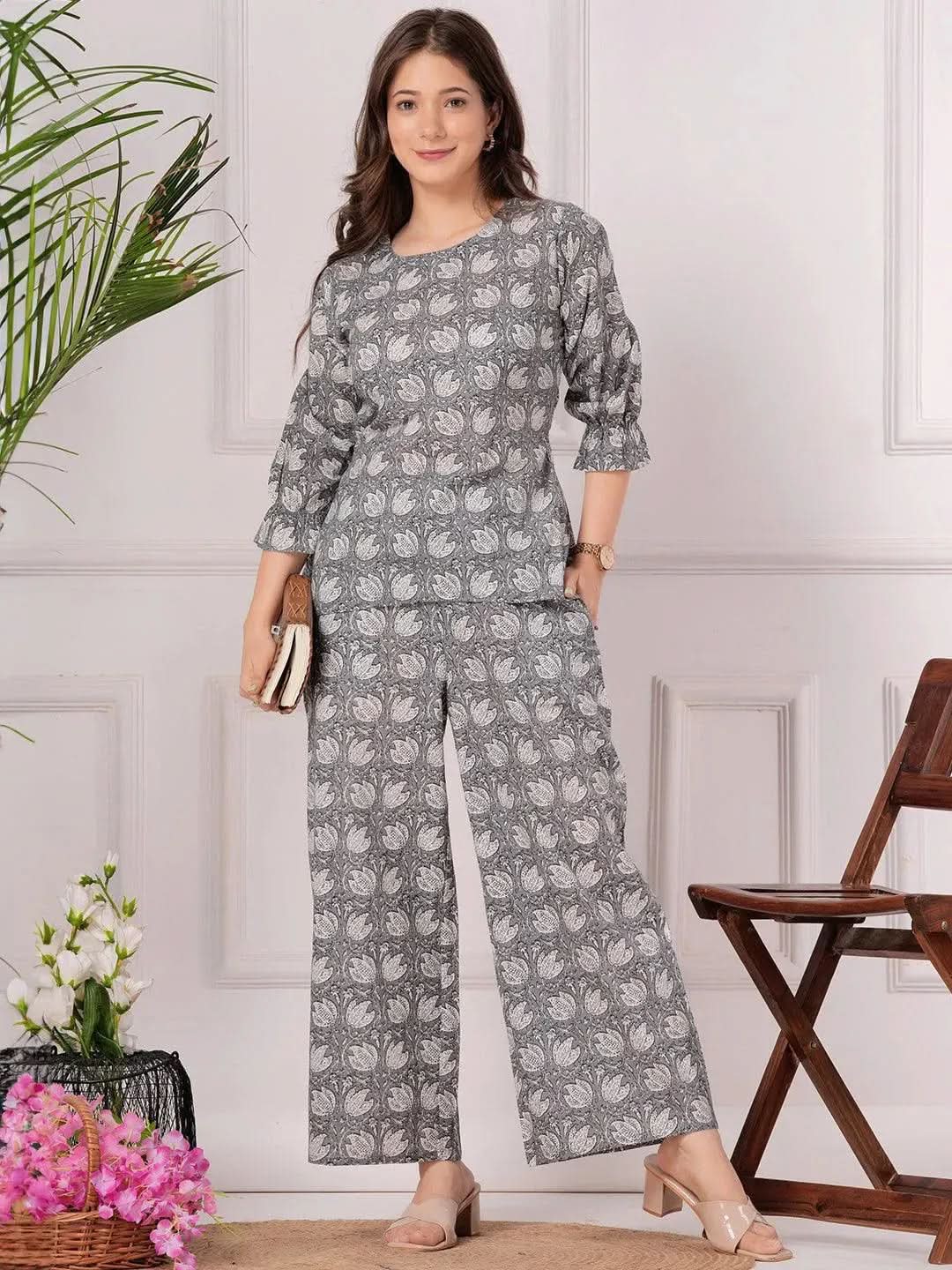 Grey Printed Cotton Night Suit
Grey Printed Cotton Night Suit
