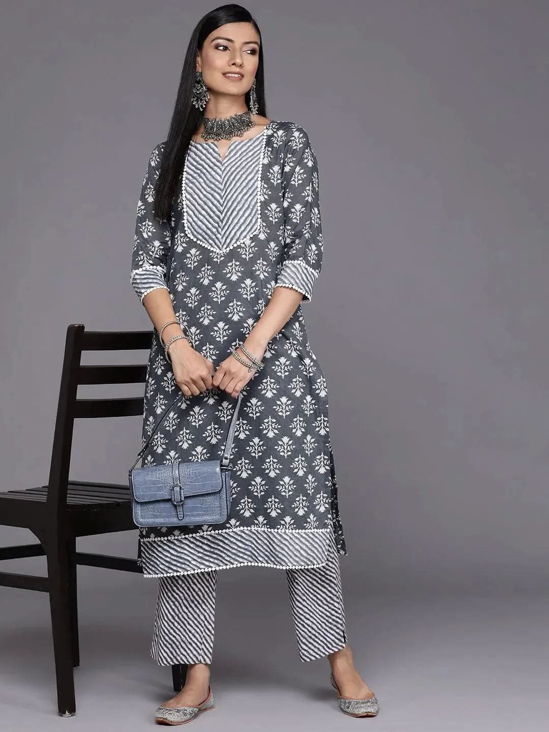 Grey Printed Cotton Straight Kurta 
Grey Printed Cotton Straight Kurta