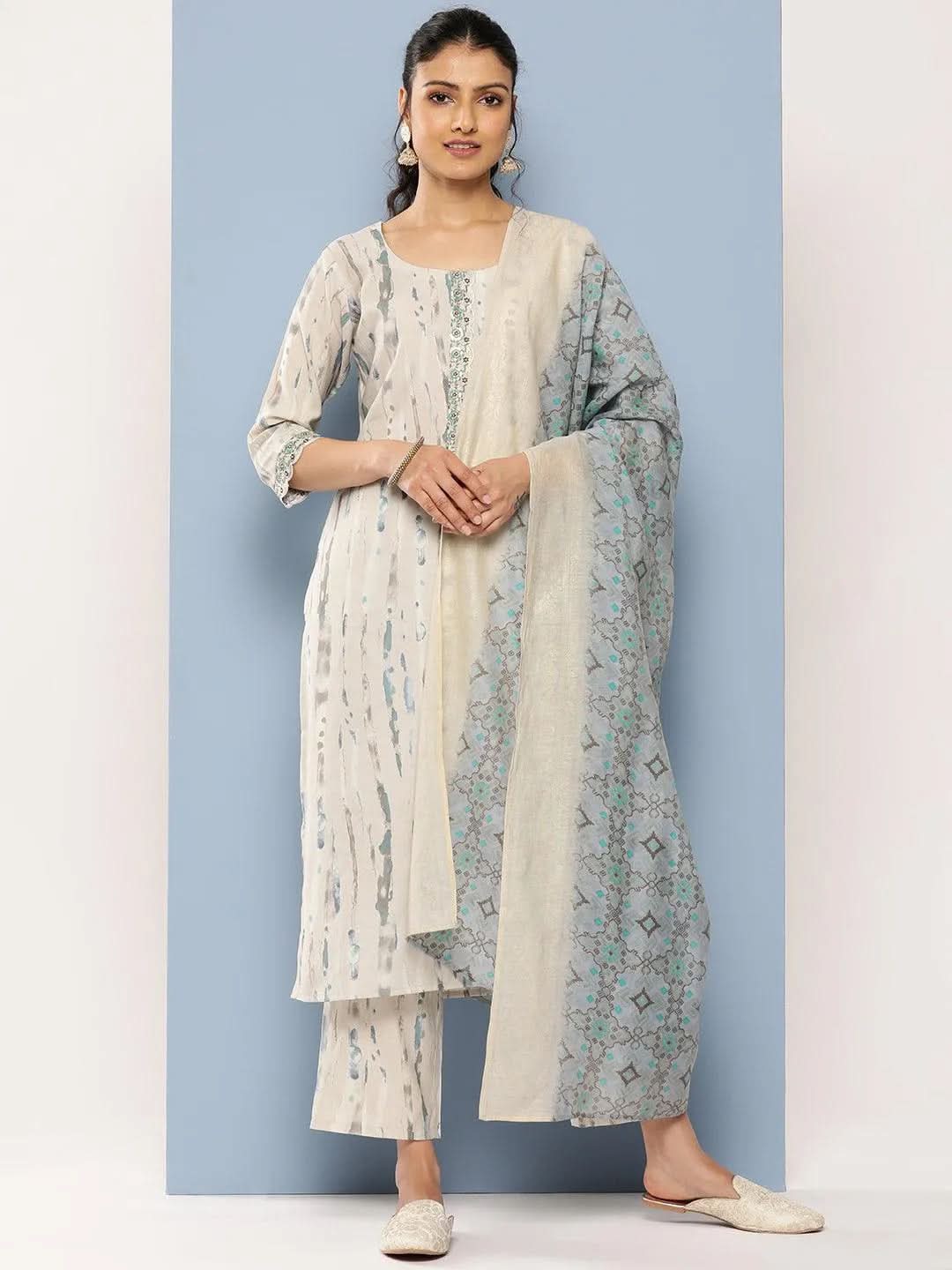 Grey Printed Silk Blend Straight Kurta With Trousers & Dupatta
Grey Printed Silk Blend Straight Kurta With Trousers & Dupatta