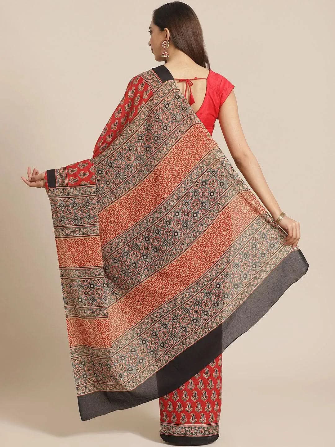 Multicoloured Printed Cotton Saree
Multicoloured Printed Cotton Saree