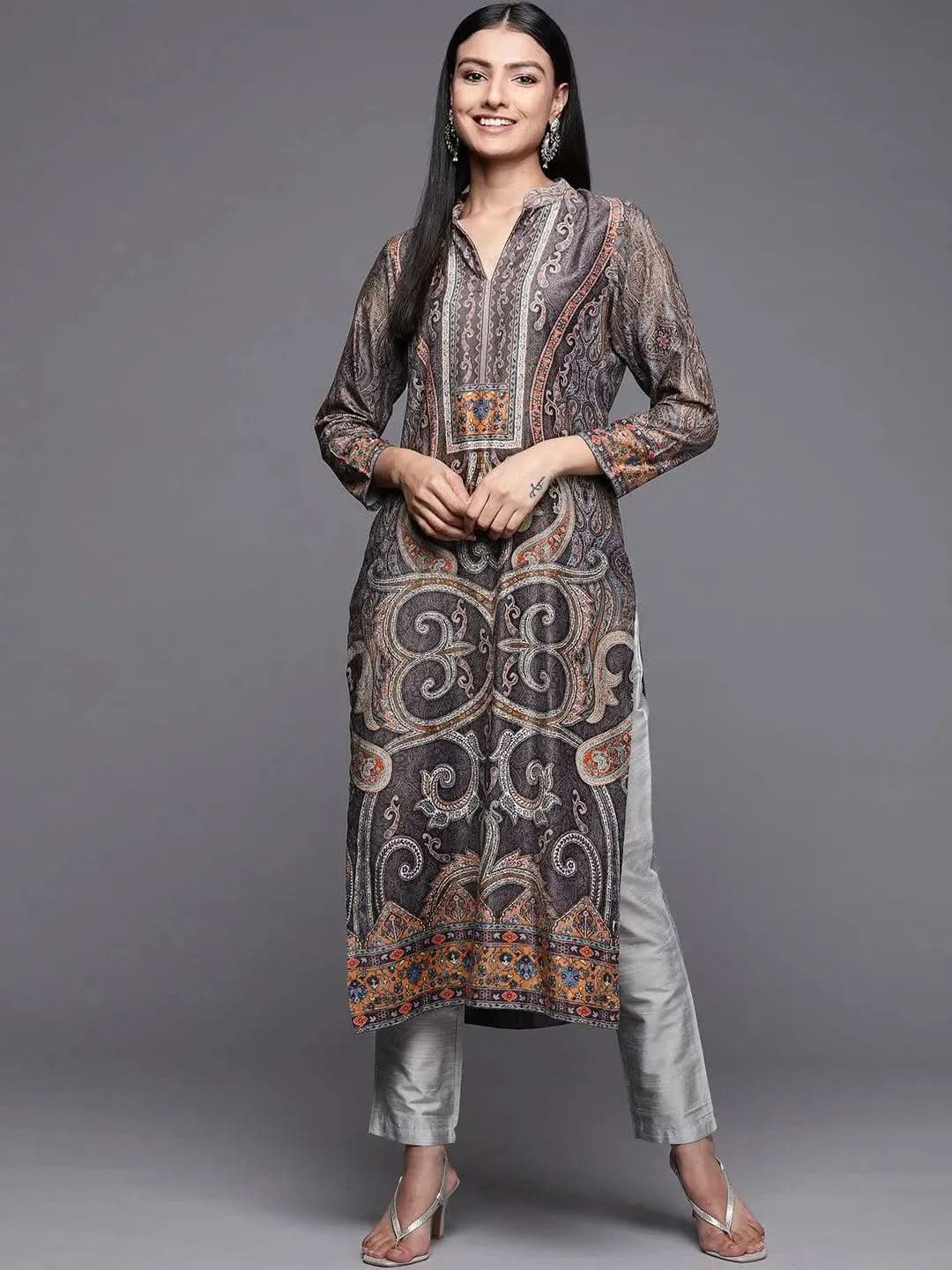 Multicoloured Printed Velvet Straight Kurta
Multicoloured Printed Velvet Straight Kurta