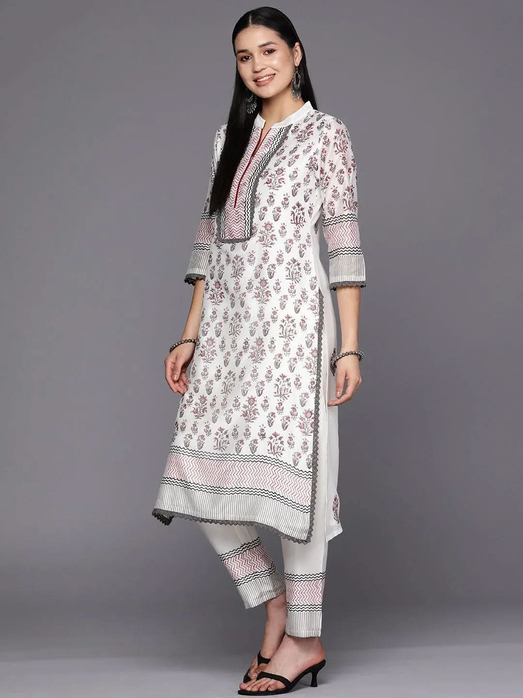 Off-White Printed Chanderi Silk Straight Kurta With Trousers & Dupatta
Off-White Printed Chanderi Silk Straight Kurta With Trousers & Dupatta