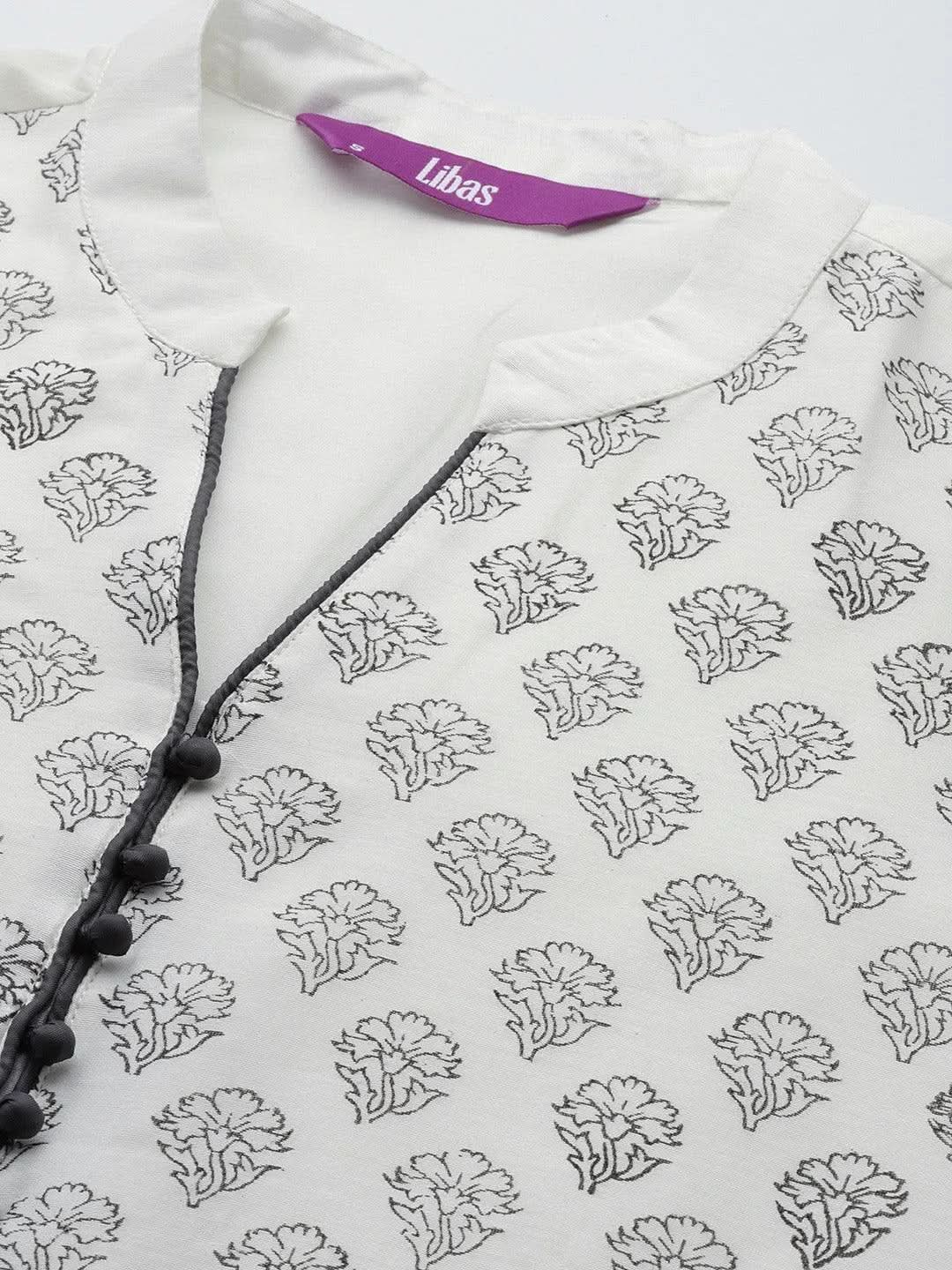 Off-White Printed Chanderi Silk Straight Kurta With Trousers & Dupatta
Off-White Printed Chanderi Silk Straight Kurta With Trousers & Dupatta