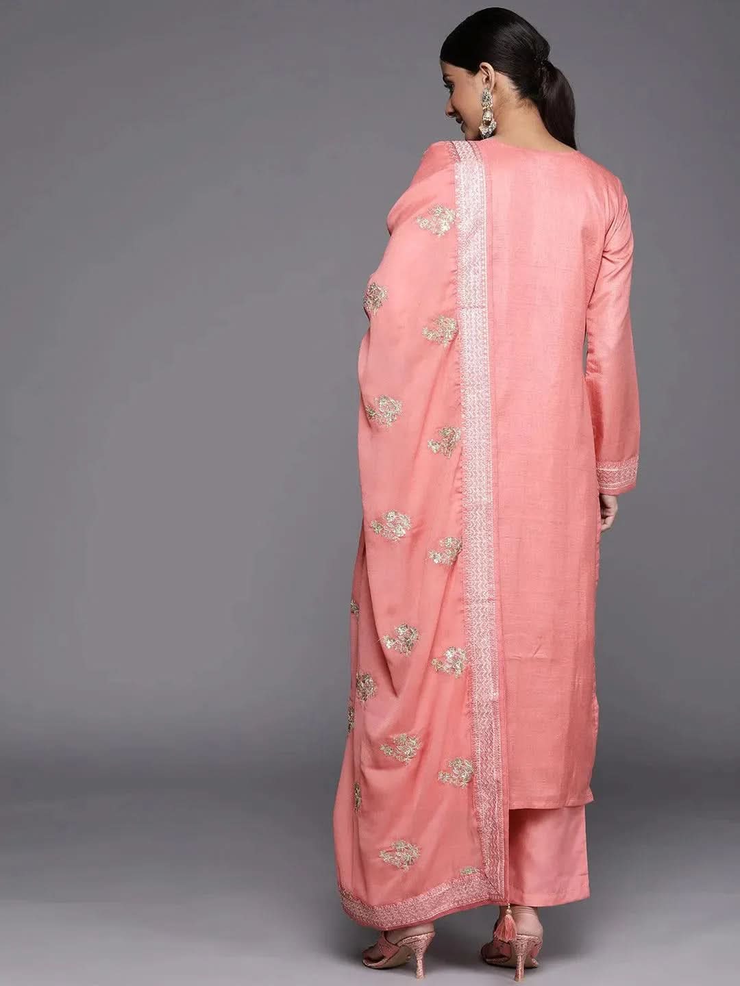 Peach Embroidered Silk Blend Straight Kurta With Dupatta
Peach Embroidered Silk Blend Straight Kurta With Dupatta