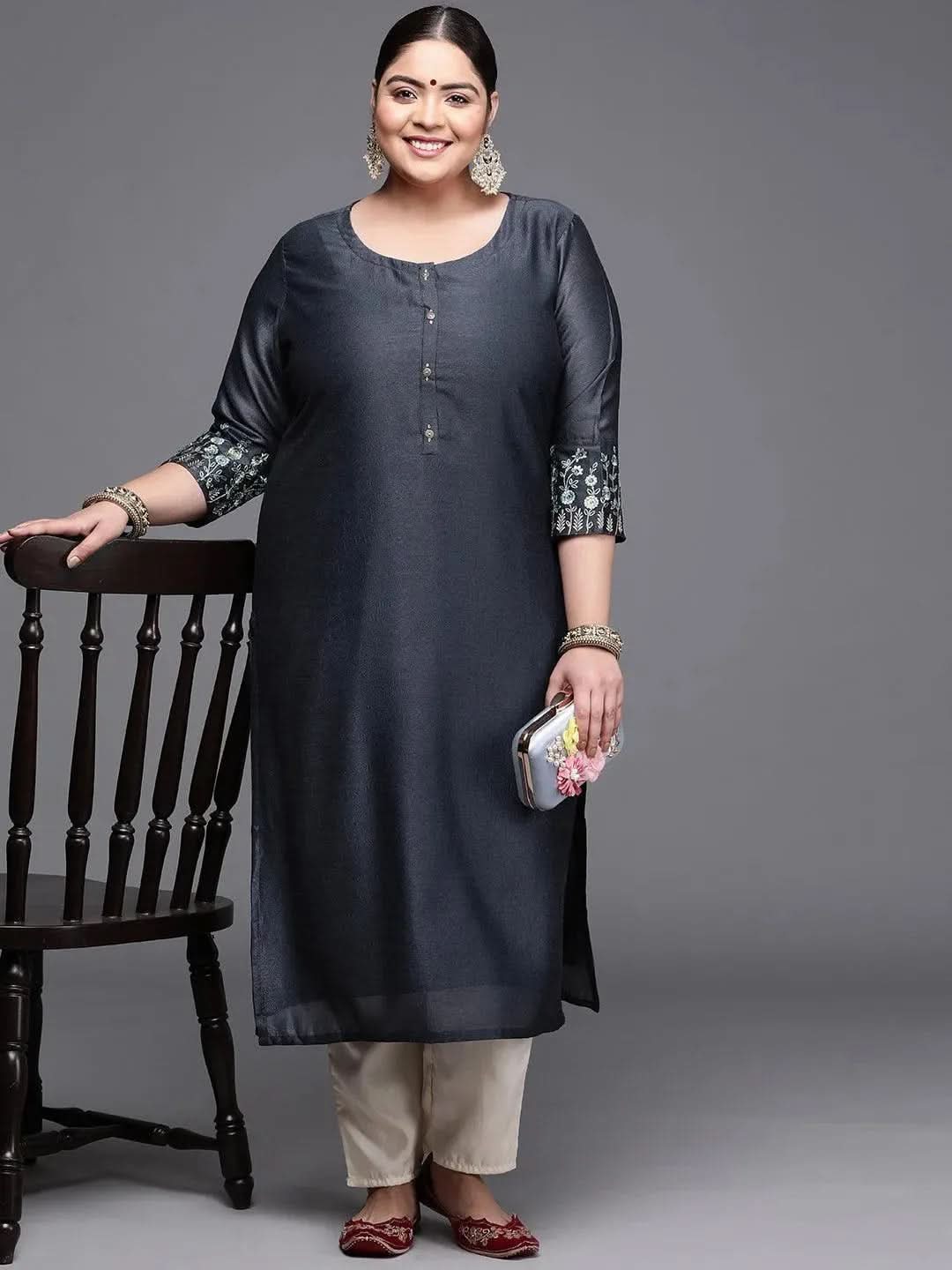 Plus Size Grey Solid Silk Kurta
Plus Size Grey Solid Silk Kurta