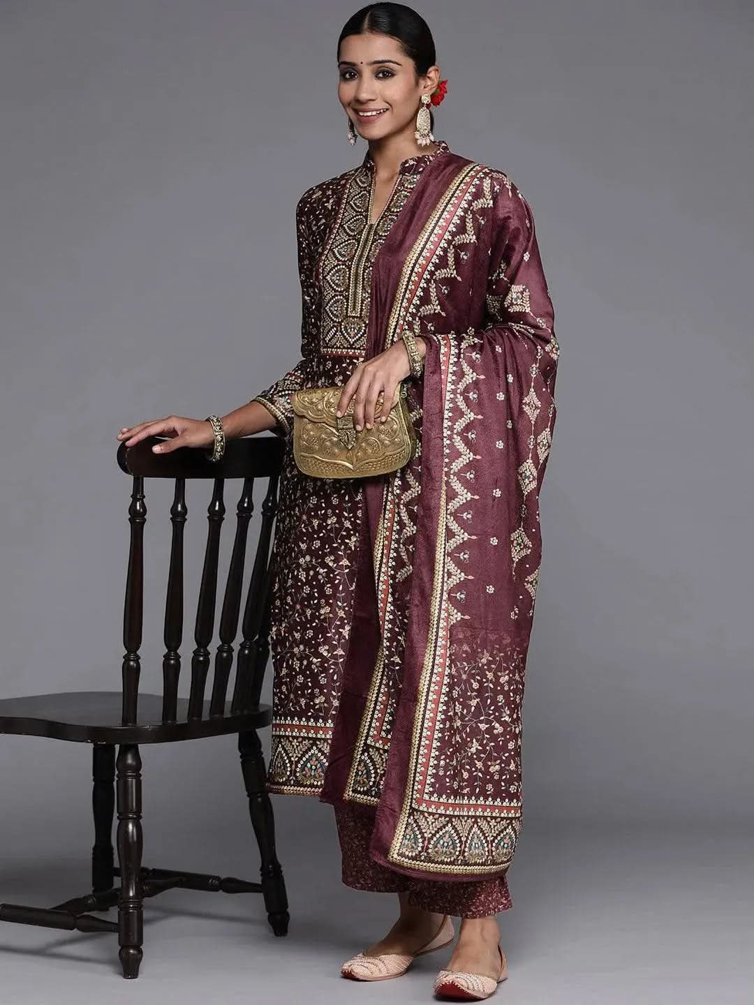 Purple Printed Velvet Straight Kurta With Dupatta
Purple Printed Velvet Straight Kurta With Dupatta