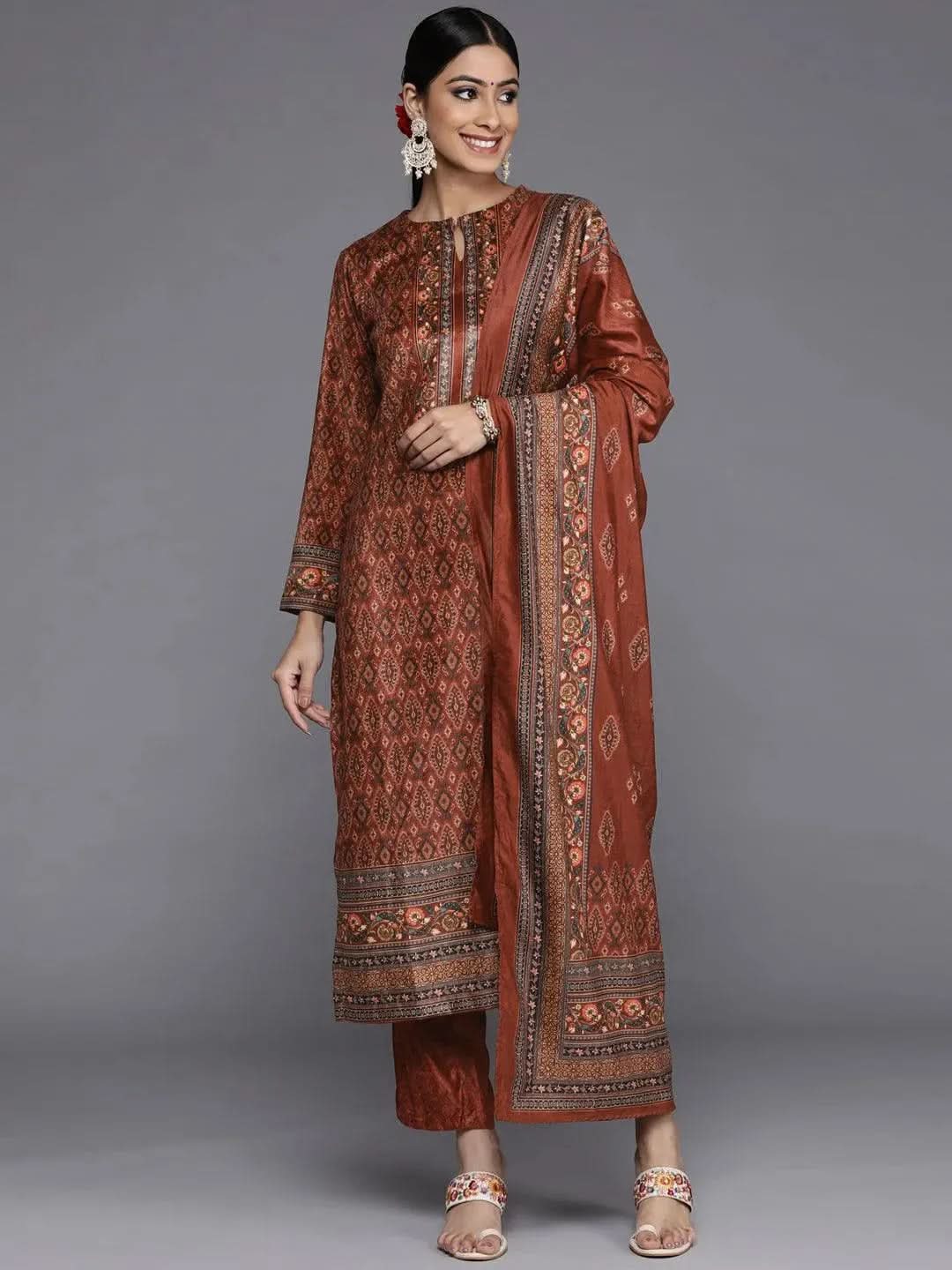 Red Printed Velvet Straight Kurta With Dupatta
Red Printed Velvet Straight Kurta With Dupatta