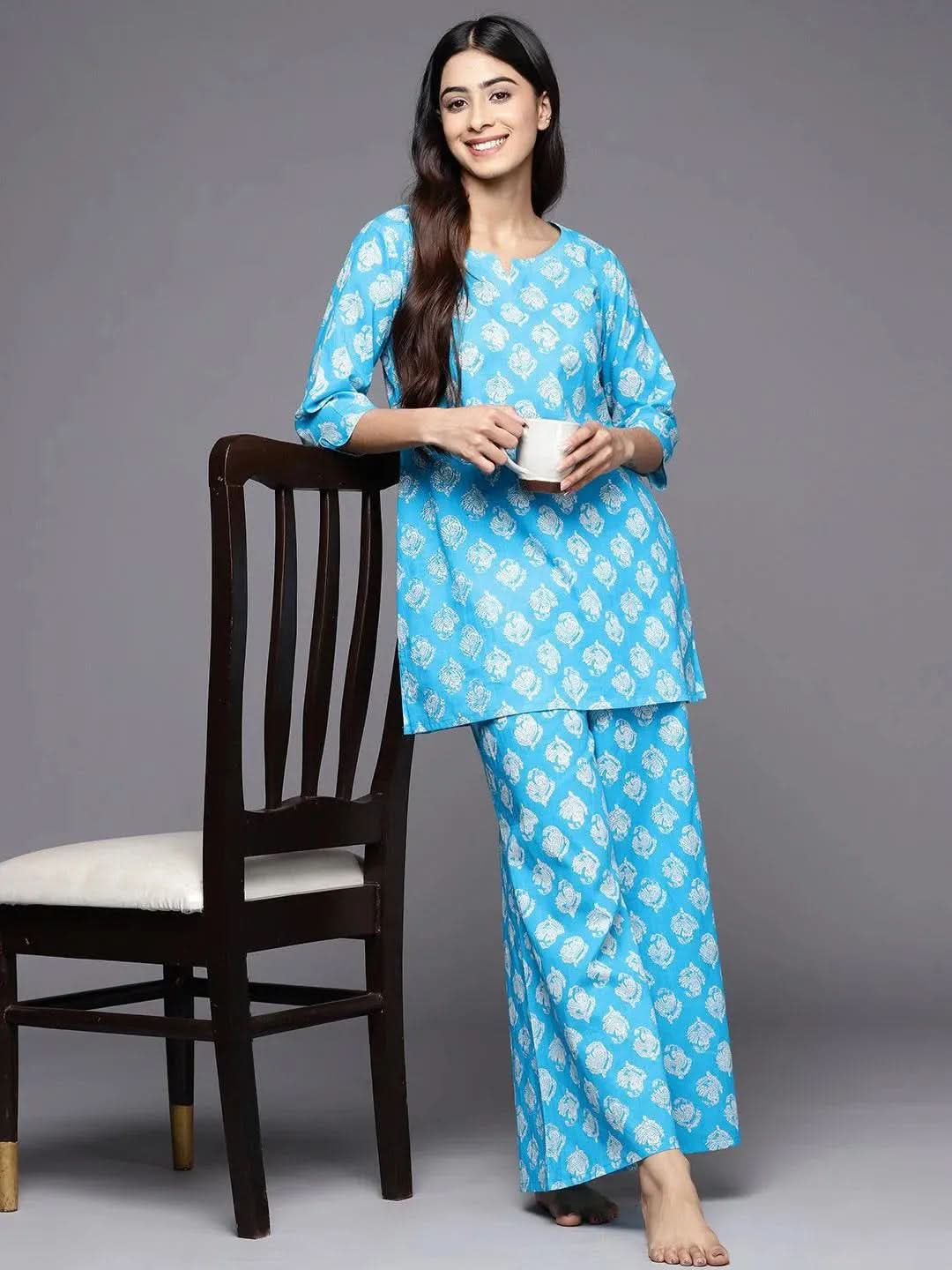 Turquoise Blue Printed Cotton Night Suit 
Turquoise Blue Printed Cotton Night Suit