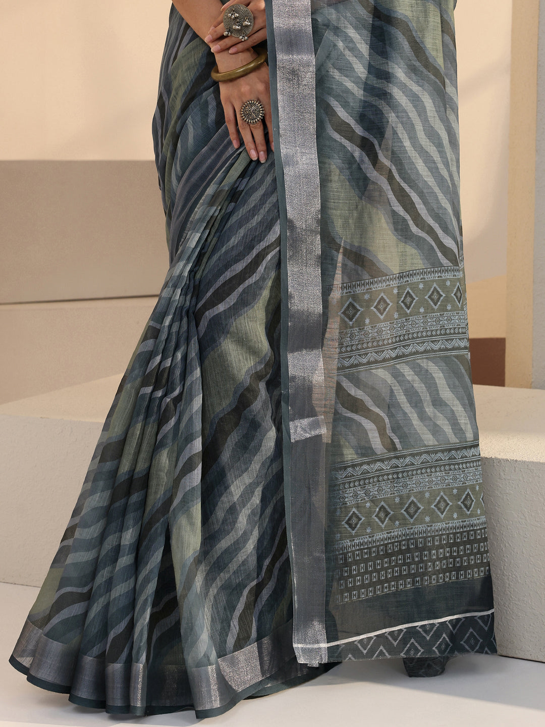  Grey Wavy Print Cotton Blend Saree 