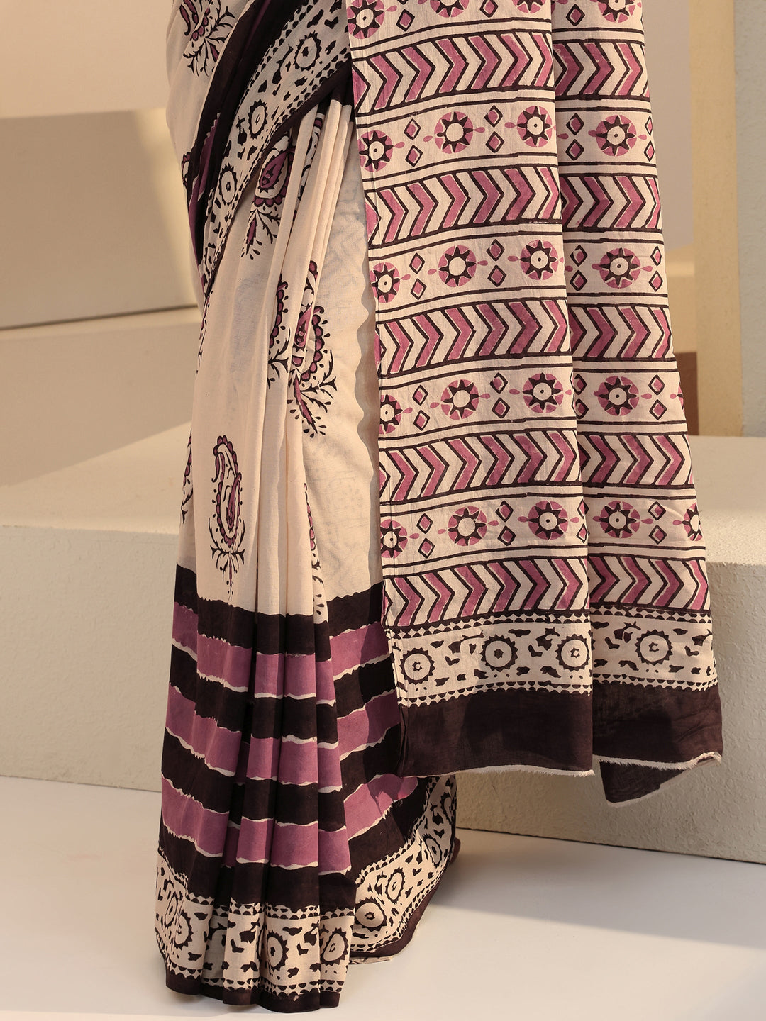  Beige Paisley Print Cotton Saree 