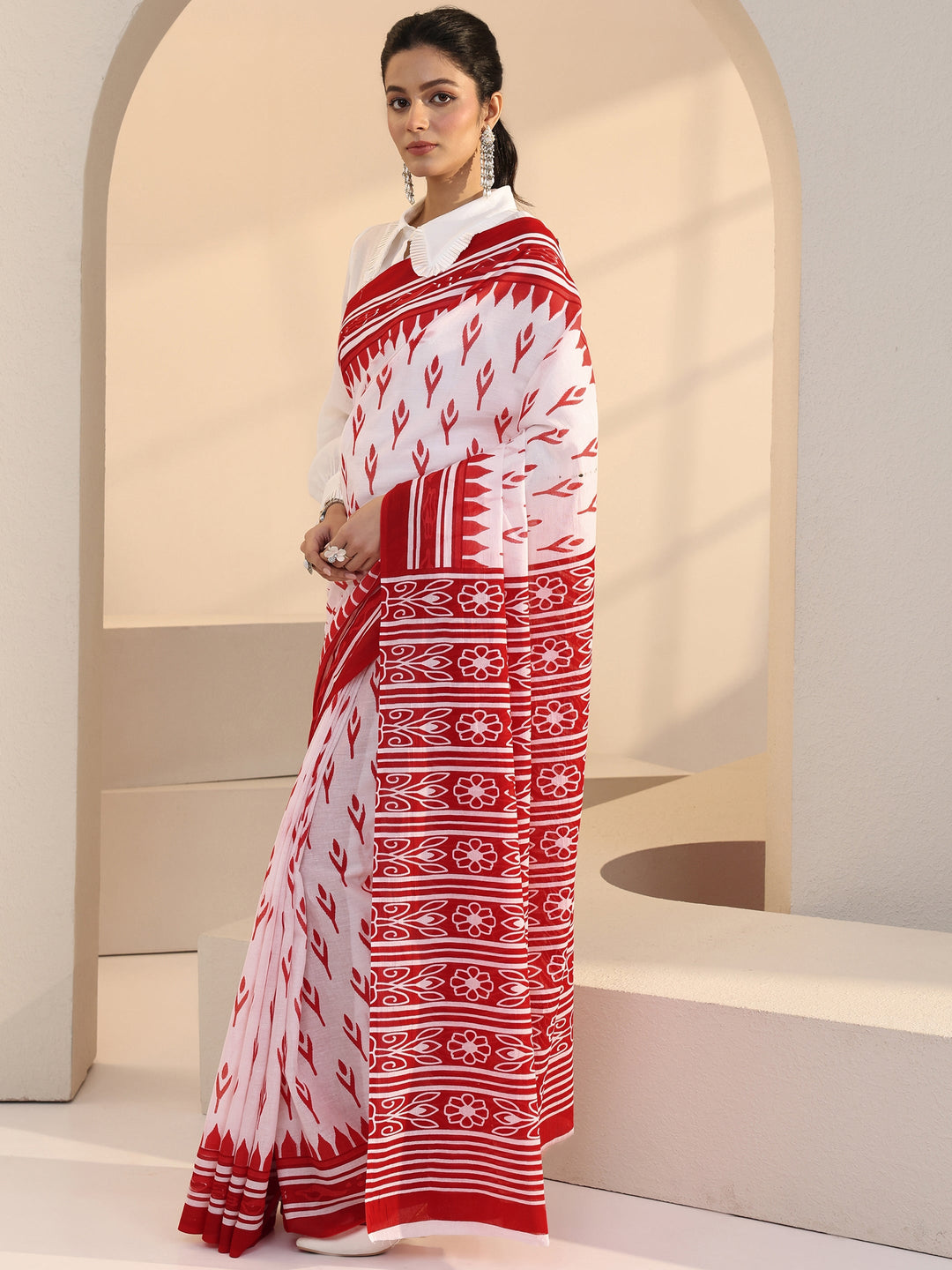  White Floral Print Cotton Saree 