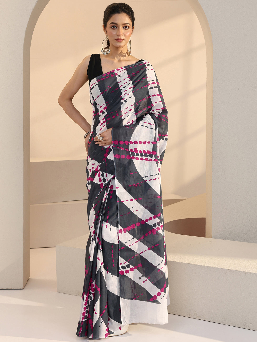  Grey Geometric Print Cotton Saree 