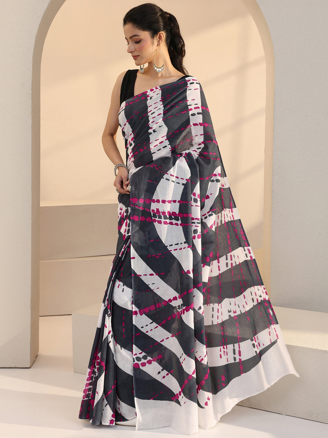  Grey Geometric Print Cotton Saree 