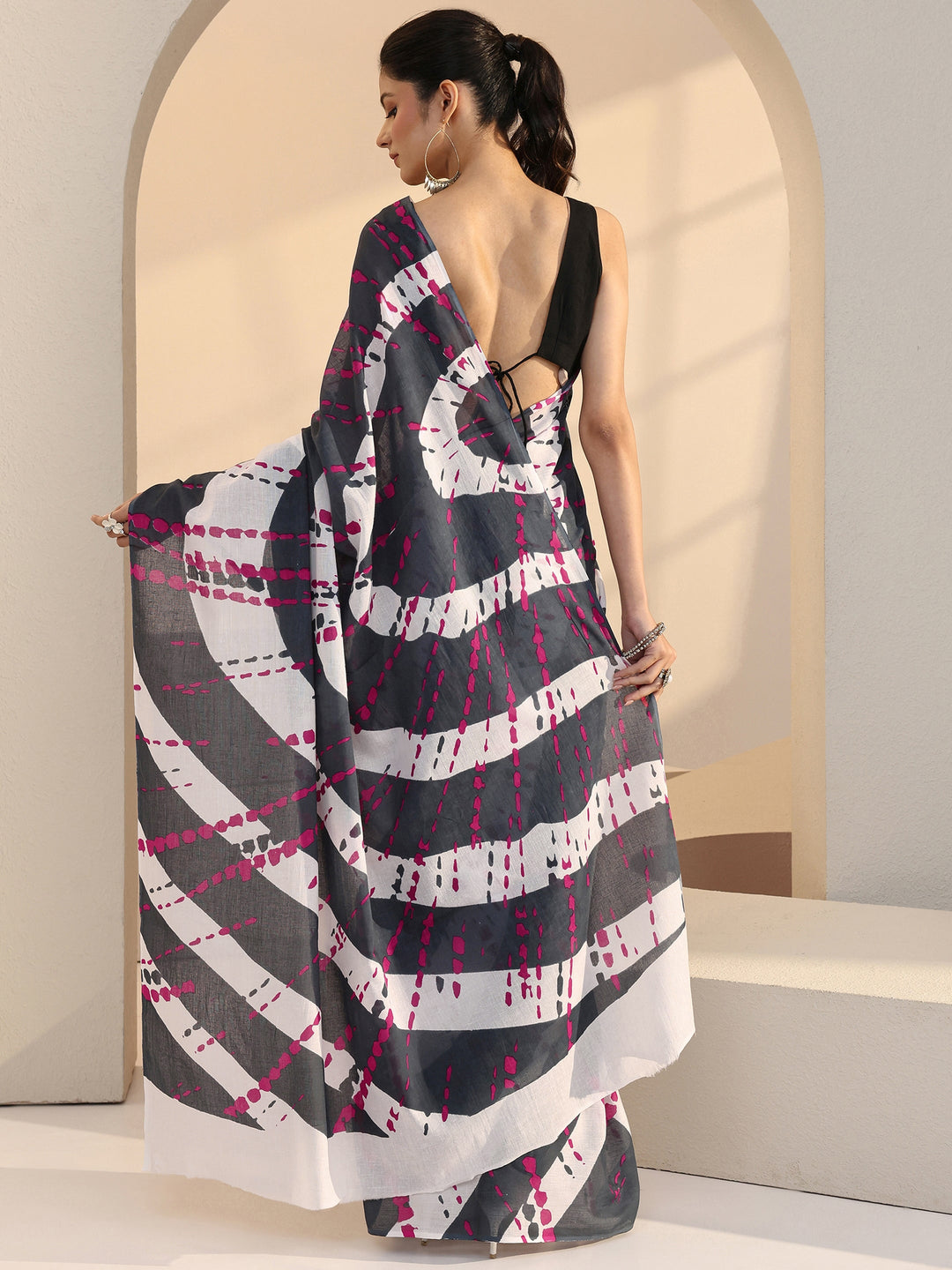  Grey Geometric Print Cotton Saree 
