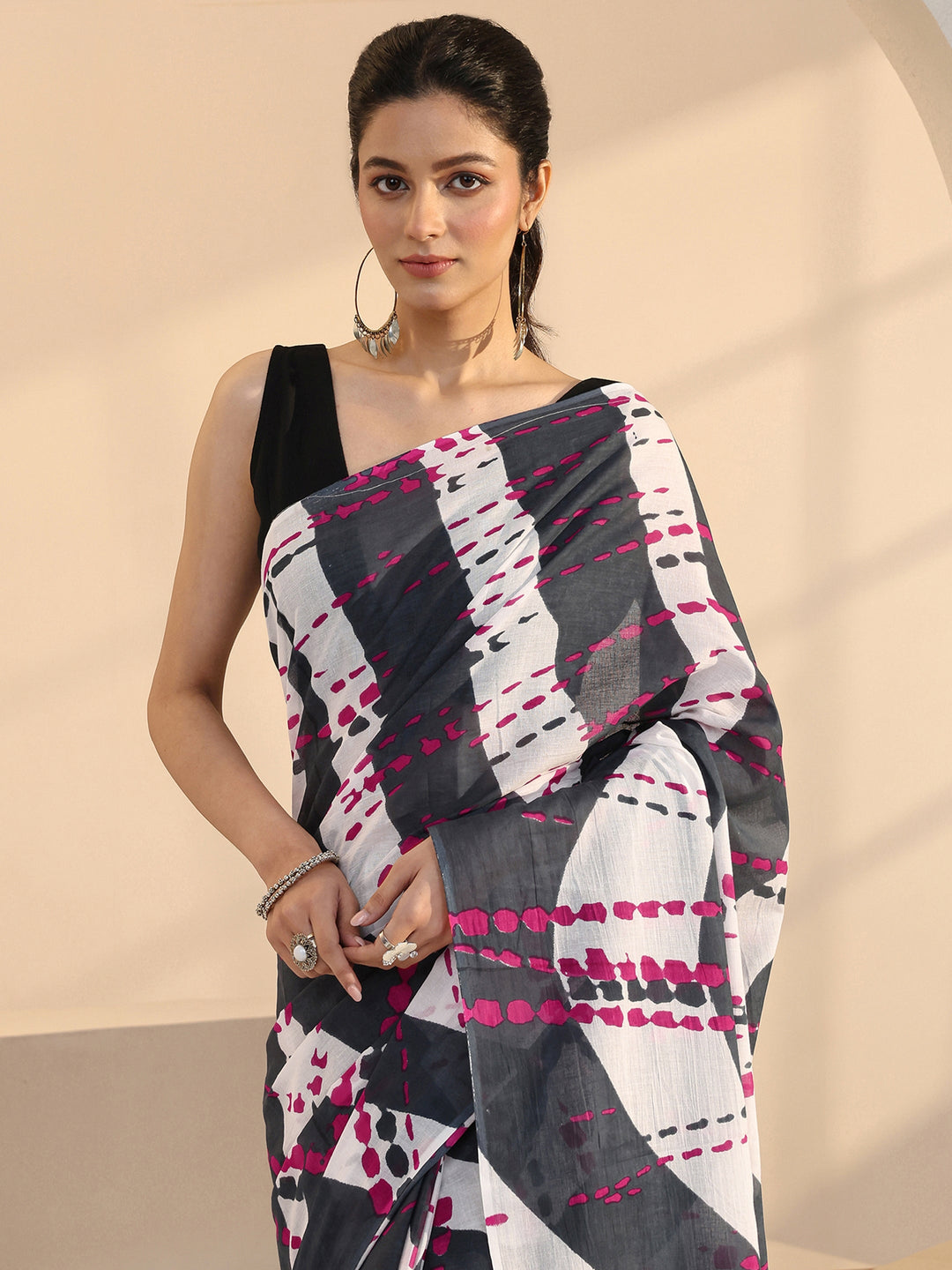  Grey Geometric Print Cotton Saree 