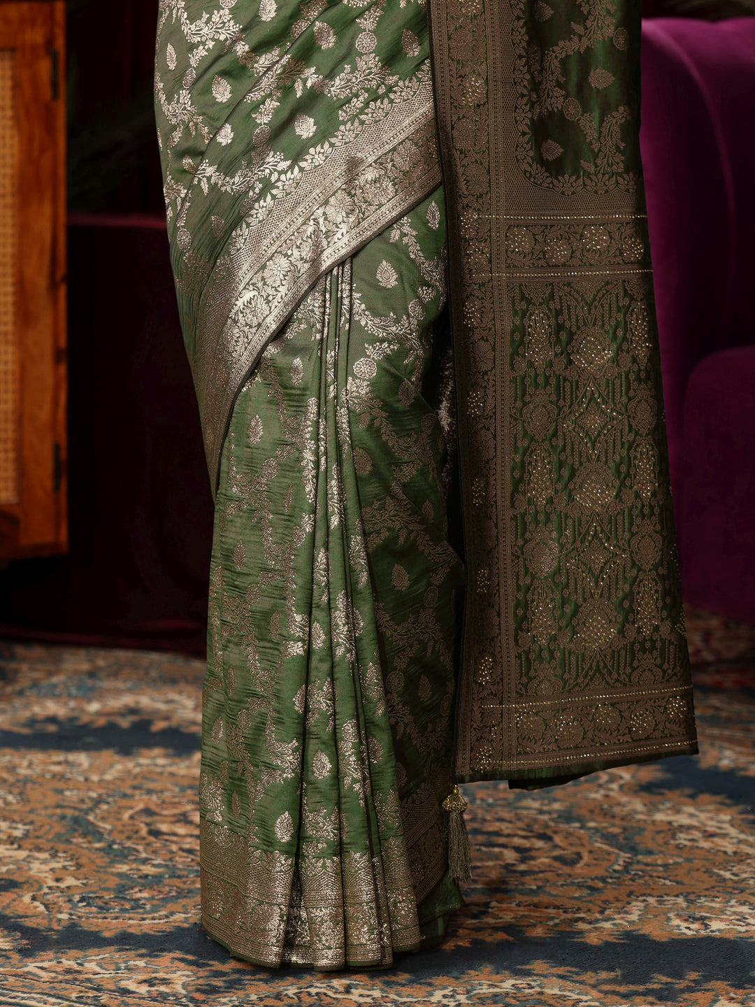  Libas Leaf Green Floral Design Silk Blend Banarasi Saree 