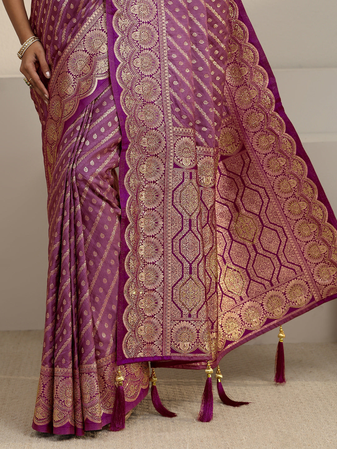  Libas Lavender Geometric Pallu Design Silk Blend Saree 