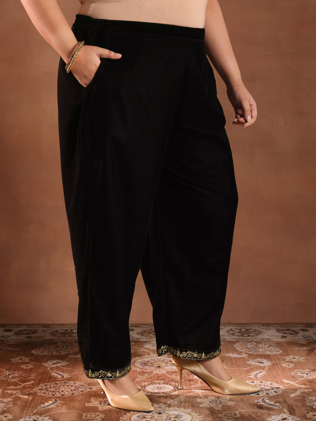  Plus Size Black Solid Velvet Straight Suit Set With Dupatta 