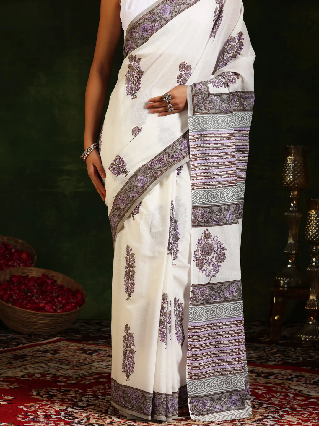  Off White Printed Cotton Saree With Unstitched Blouse Piece 