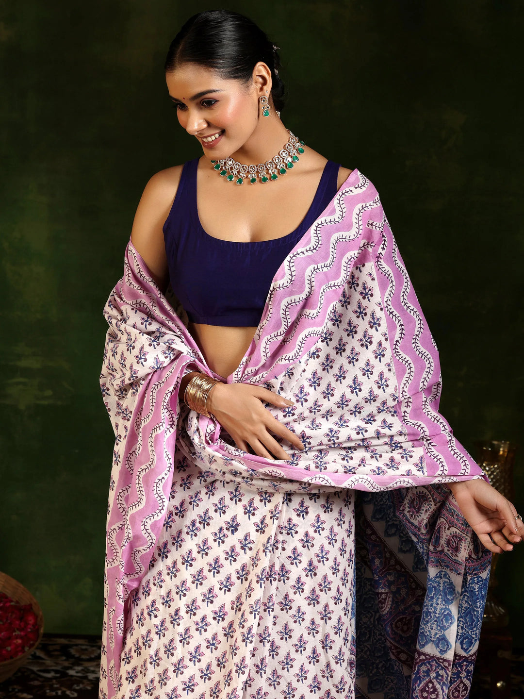  Off White Printed Cotton Saree With Unstitched Blouse Piece 