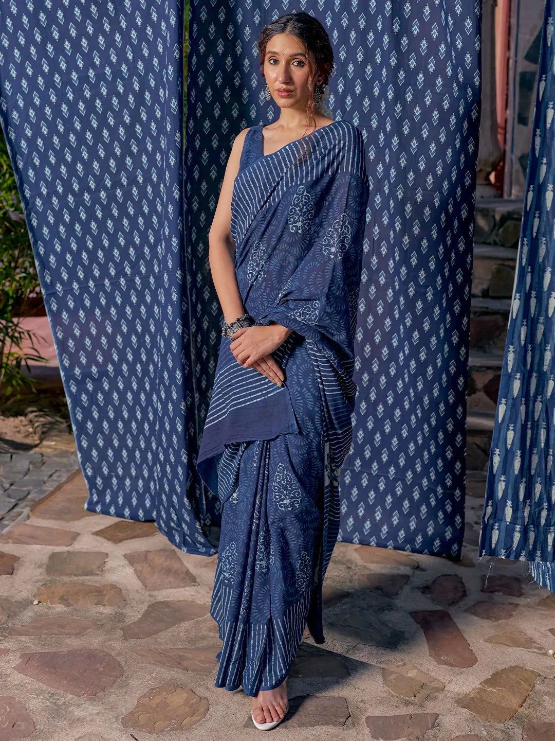  Indigo Printed Cotton Saree With Unstitched Blouse Piece 