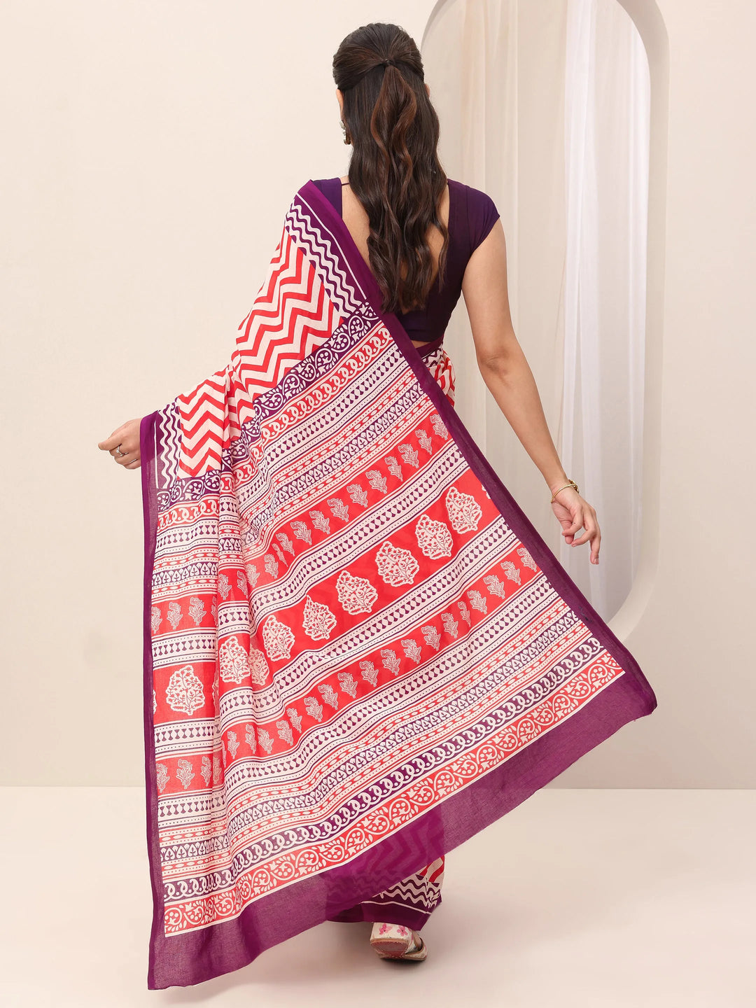  White Printed Cotton Saree With Unstitched Blouse Piece 