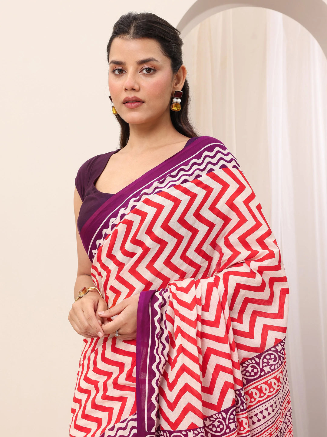  White Printed Cotton Saree With Unstitched Blouse Piece 