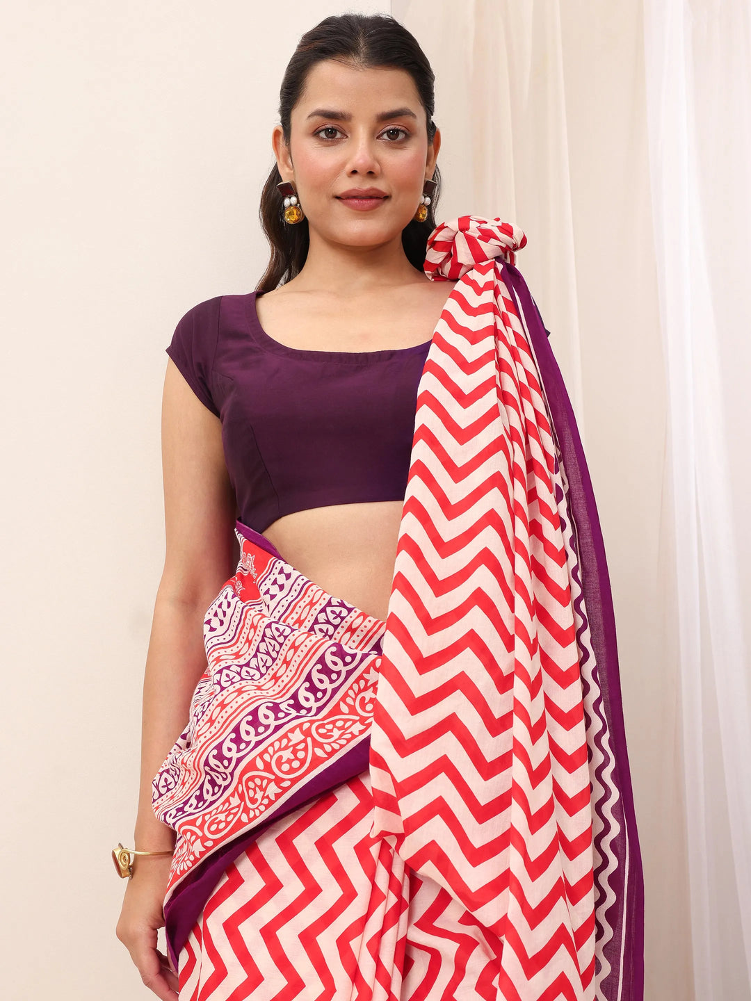  White Printed Cotton Saree With Unstitched Blouse Piece 