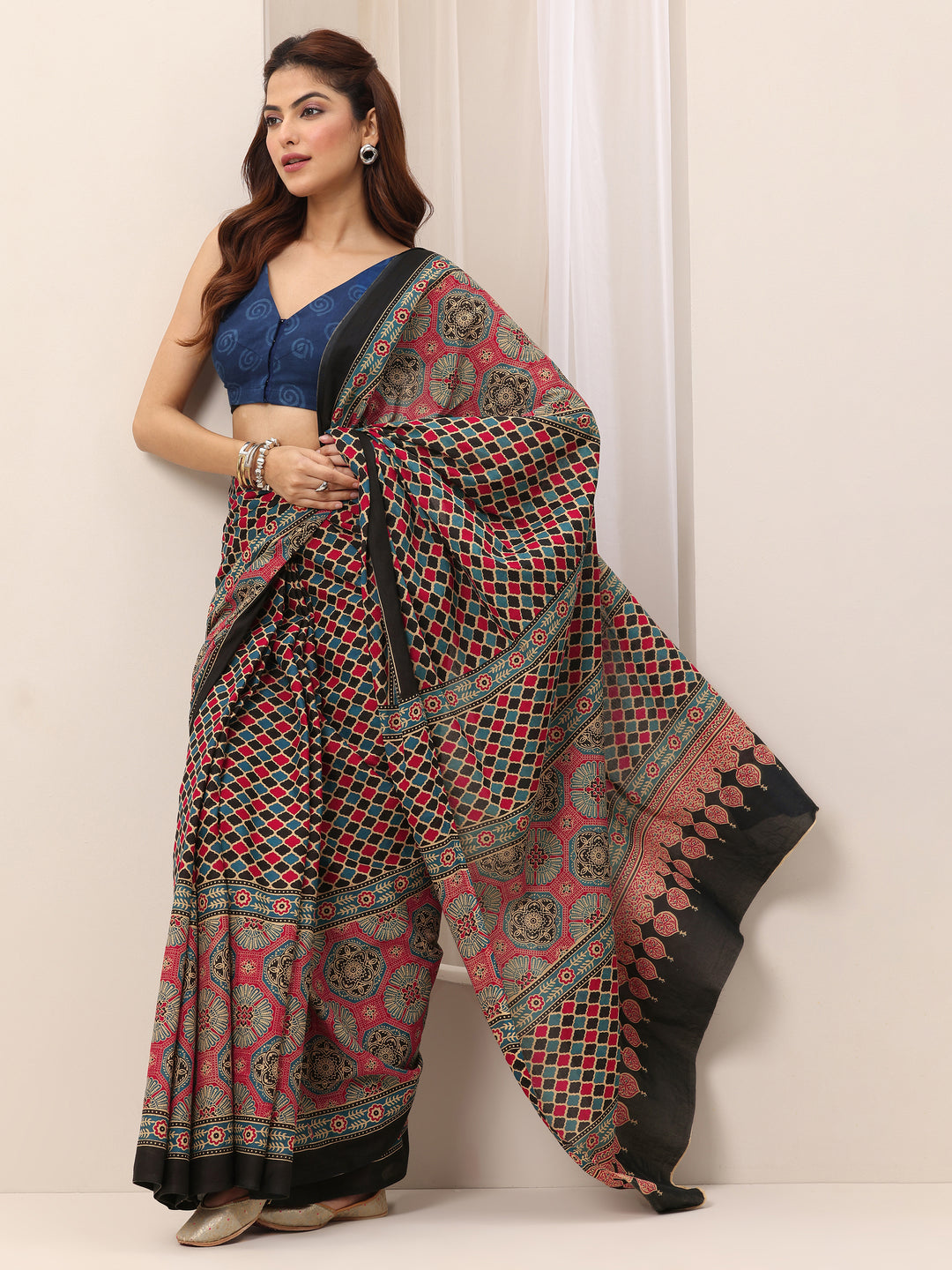 Maroon Printed Cotton Saree With Unstitched Blouse Piece