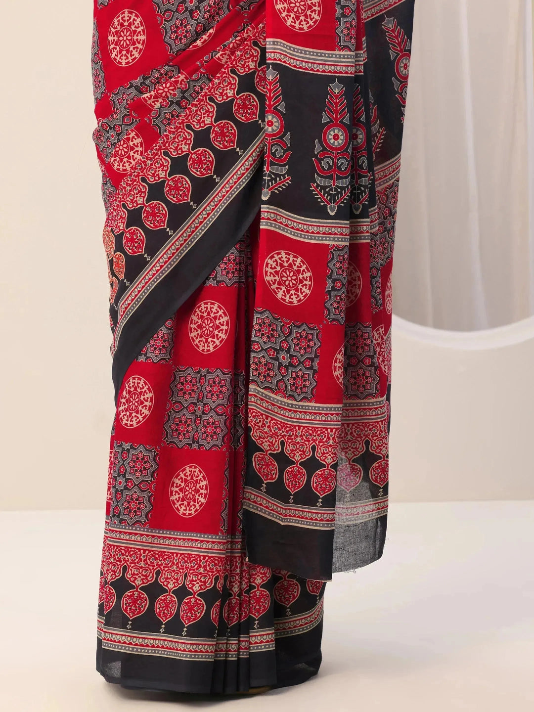  Red Printed Cotton Saree With Unstitched Blouse 