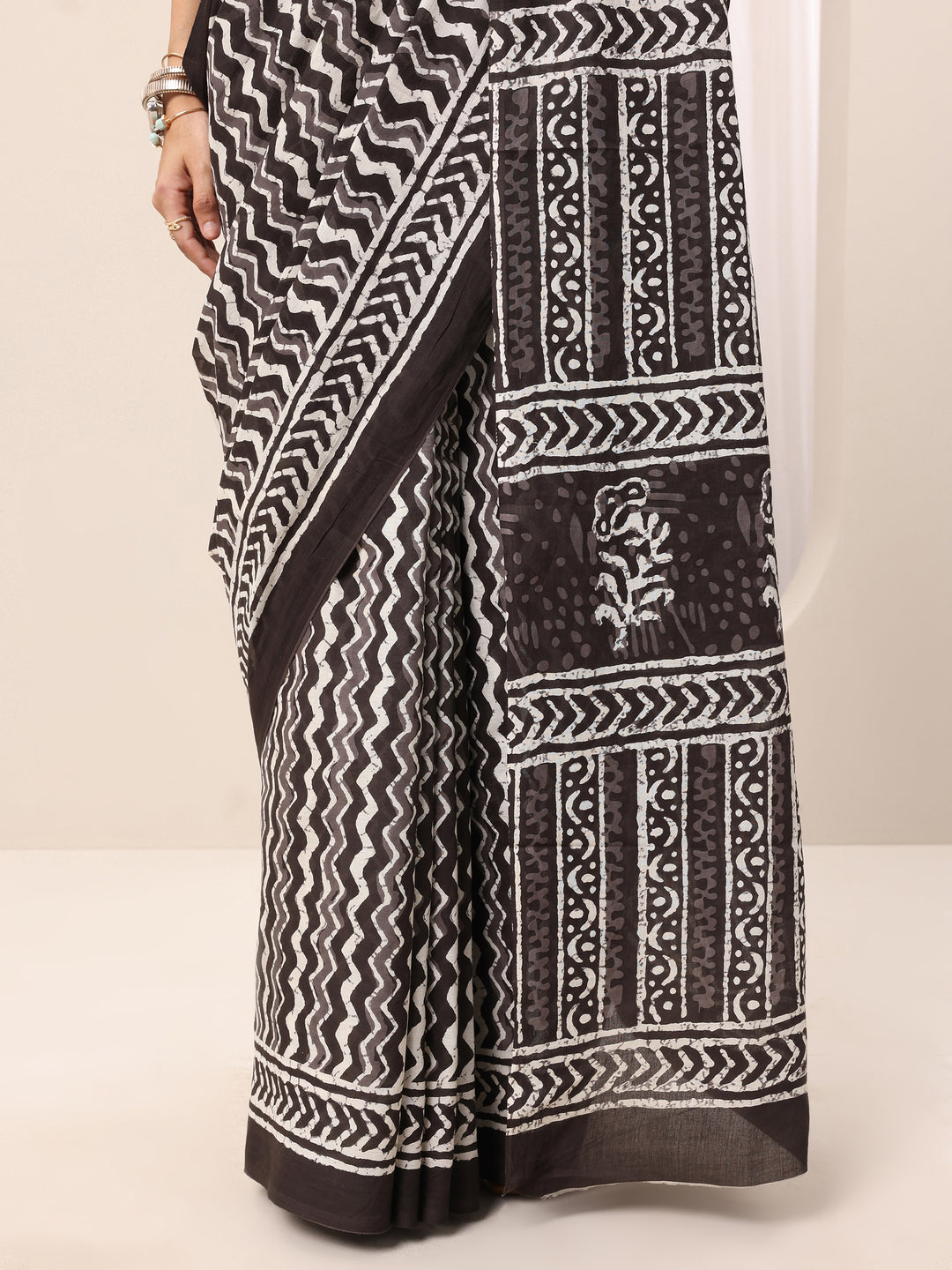  Grey Printed Cotton Saree With Unstitched Blouse 