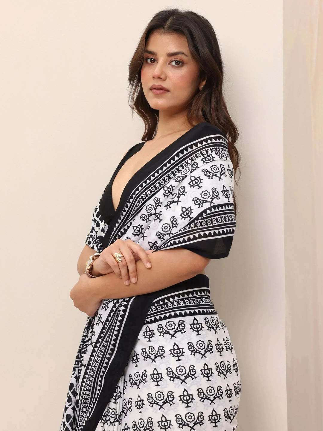  White Printed Cotton Saree With Unstitched Blouse 