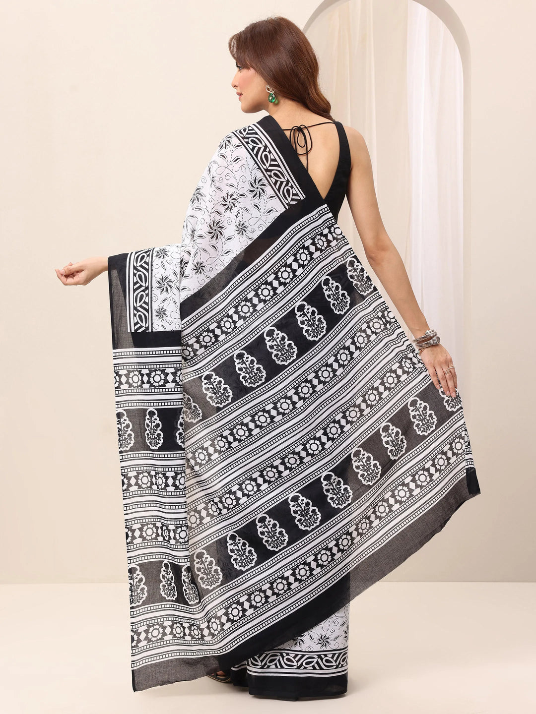 White Printed Cotton Saree With Unstitched Blouse Piece