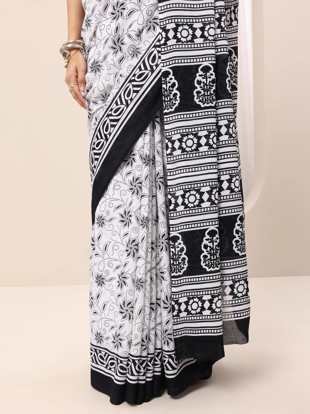  White Printed Cotton Saree With Unstitched Blouse Piece 