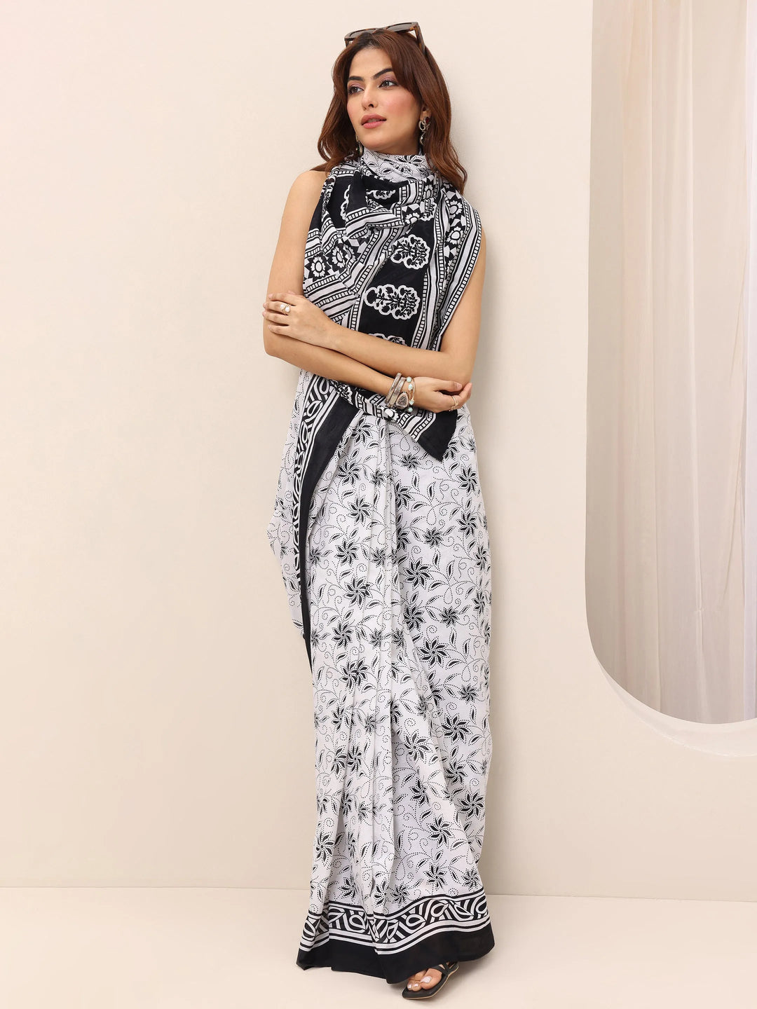  White Printed Cotton Saree With Unstitched Blouse Piece 