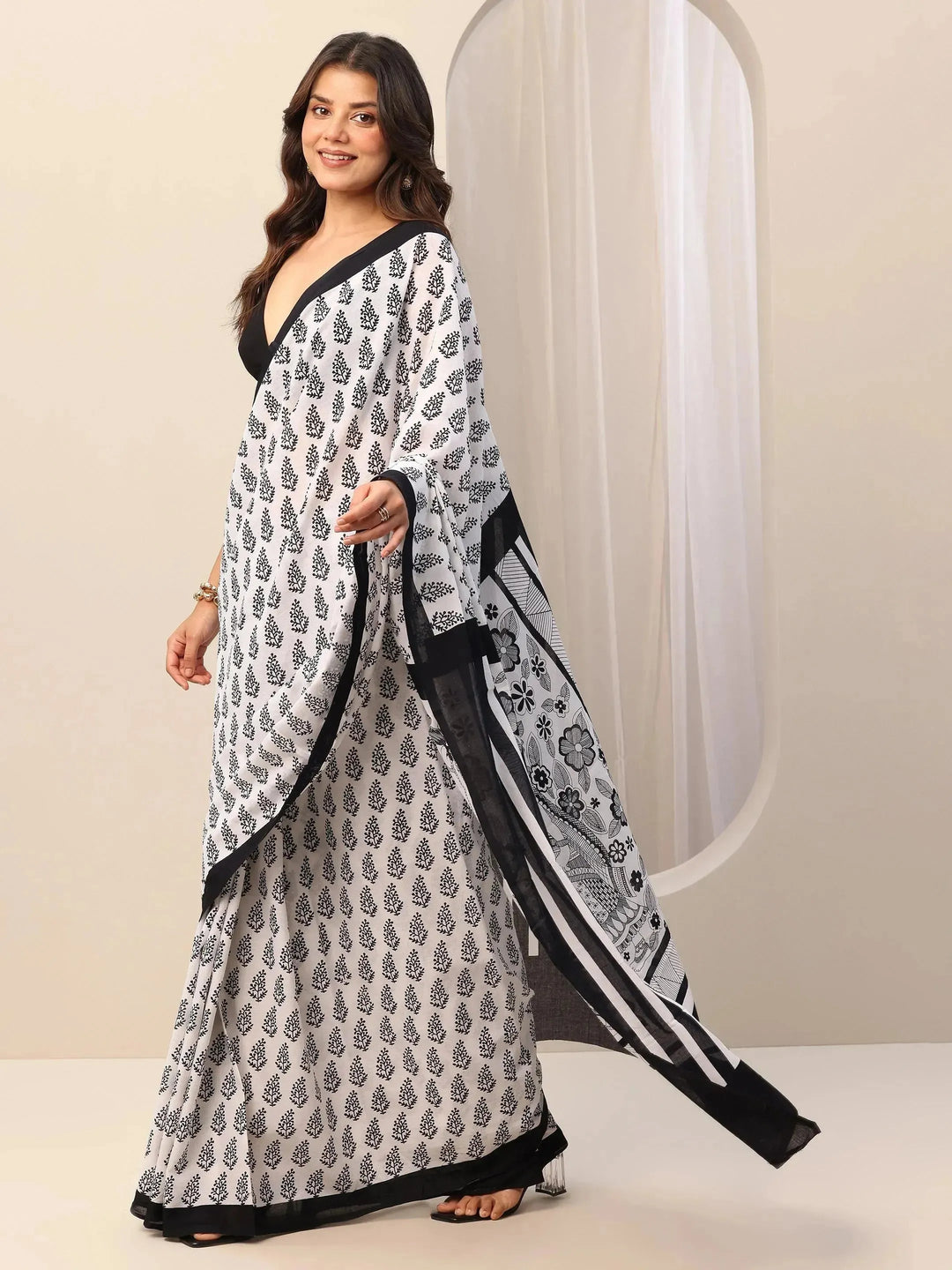 White Printed Cotton Saree With Unstitched Blouse Piece 