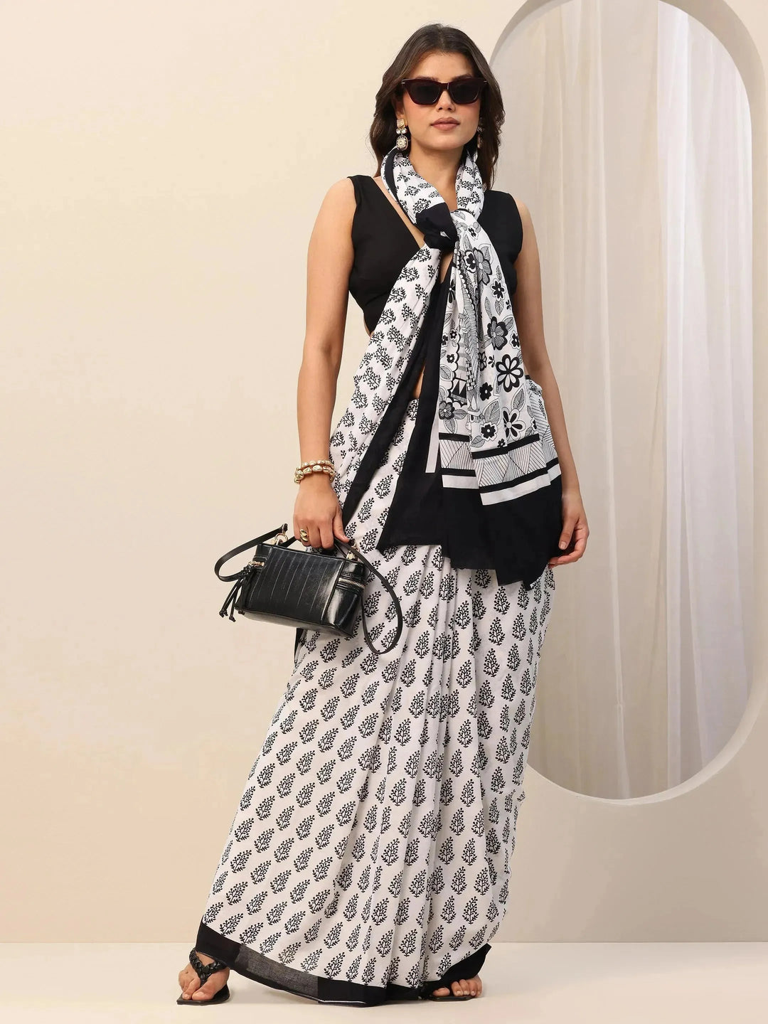  White Printed Cotton Saree With Unstitched Blouse Piece 