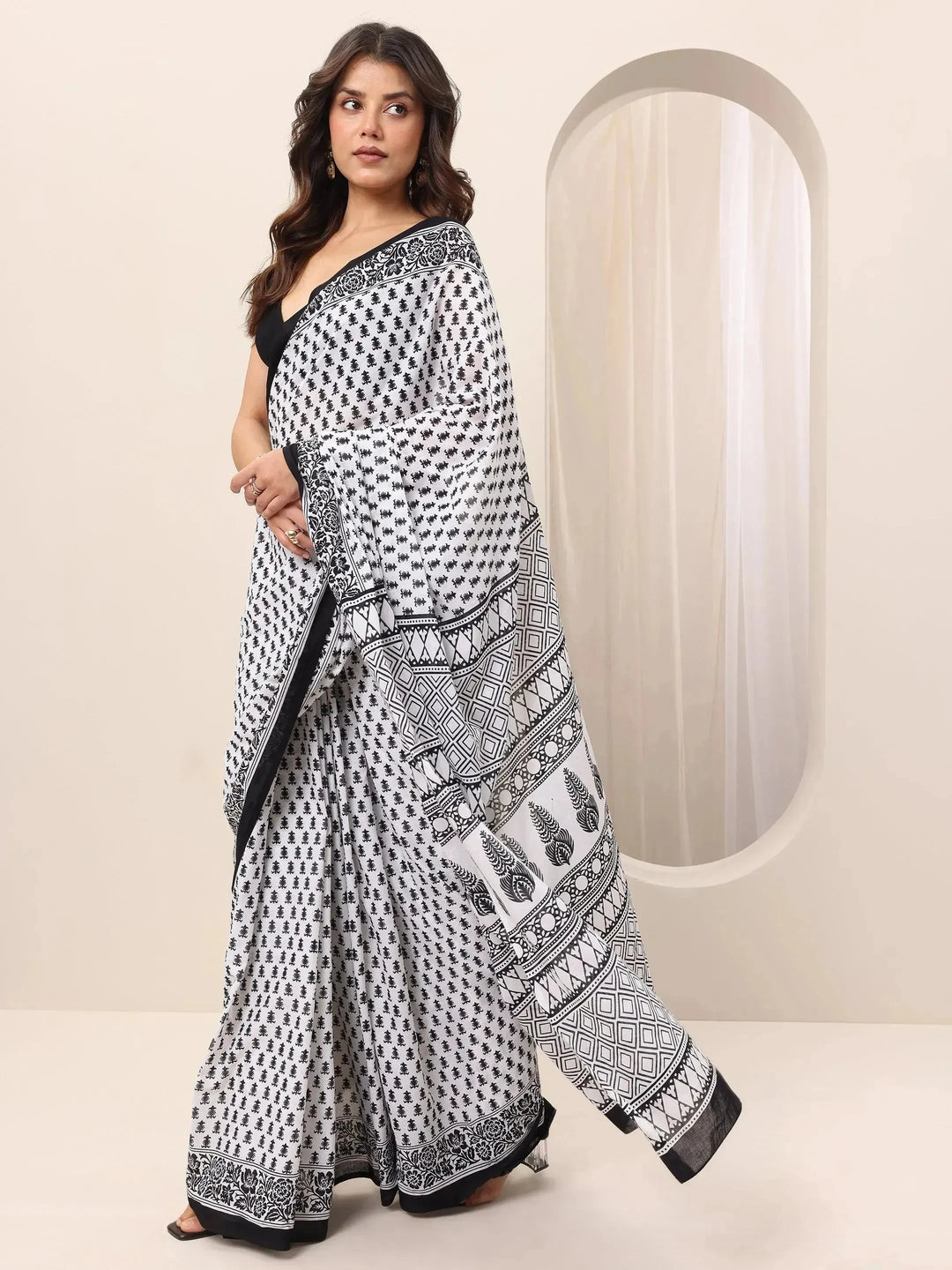  White Printed Cotton Saree With Unstitched Blouse 