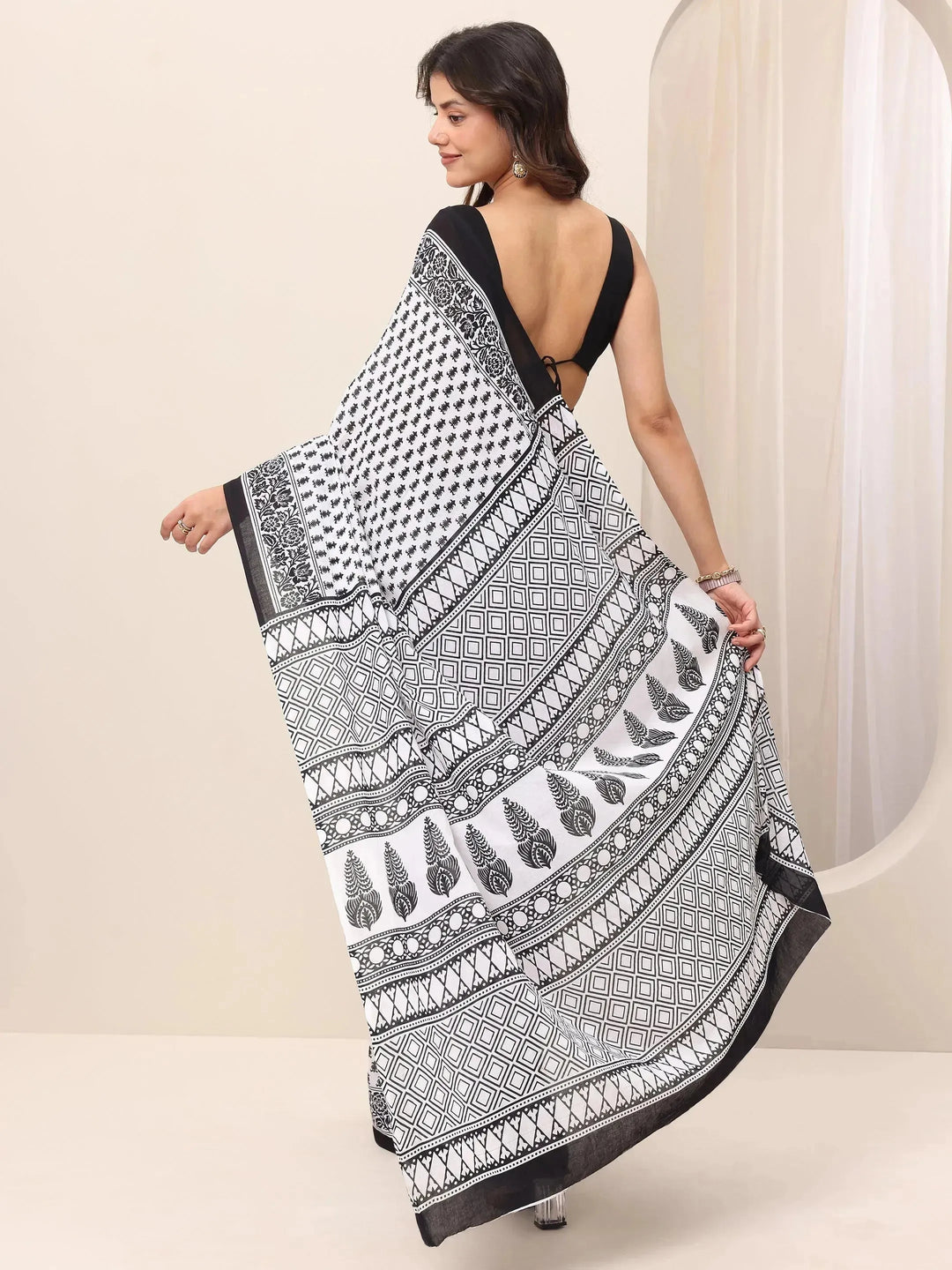  White Printed Cotton Saree With Unstitched Blouse 