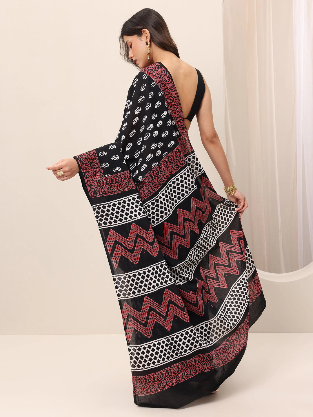  Black Printed Cotton Saree With Unstitched Blouse Piece 
