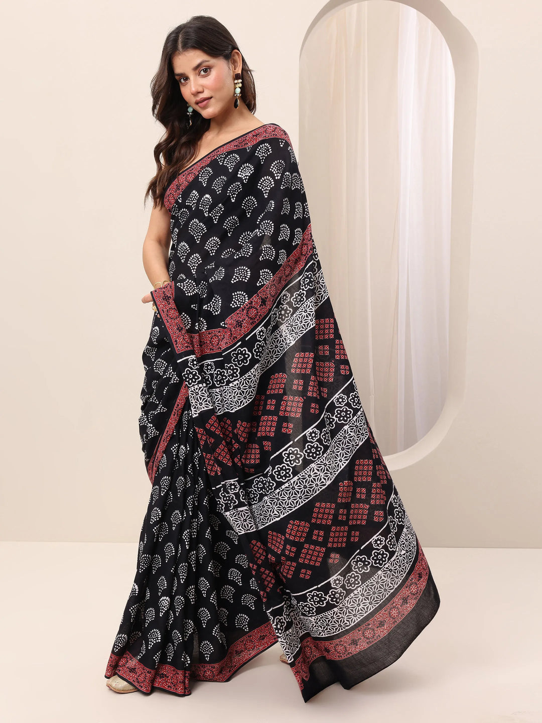  Black Printed Cotton Saree With Unstitched Blouse Piece 
